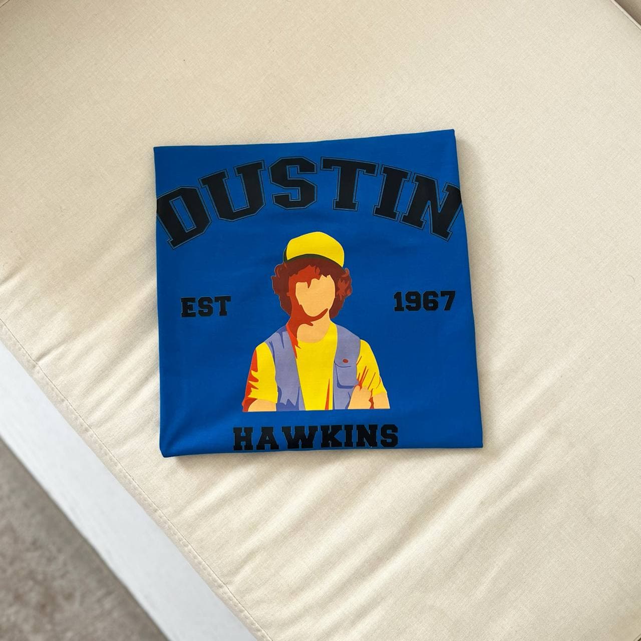 تیشرت نخ پنبه طرح داستین (Dustin) سریال Stranger Things — تصویر ۴