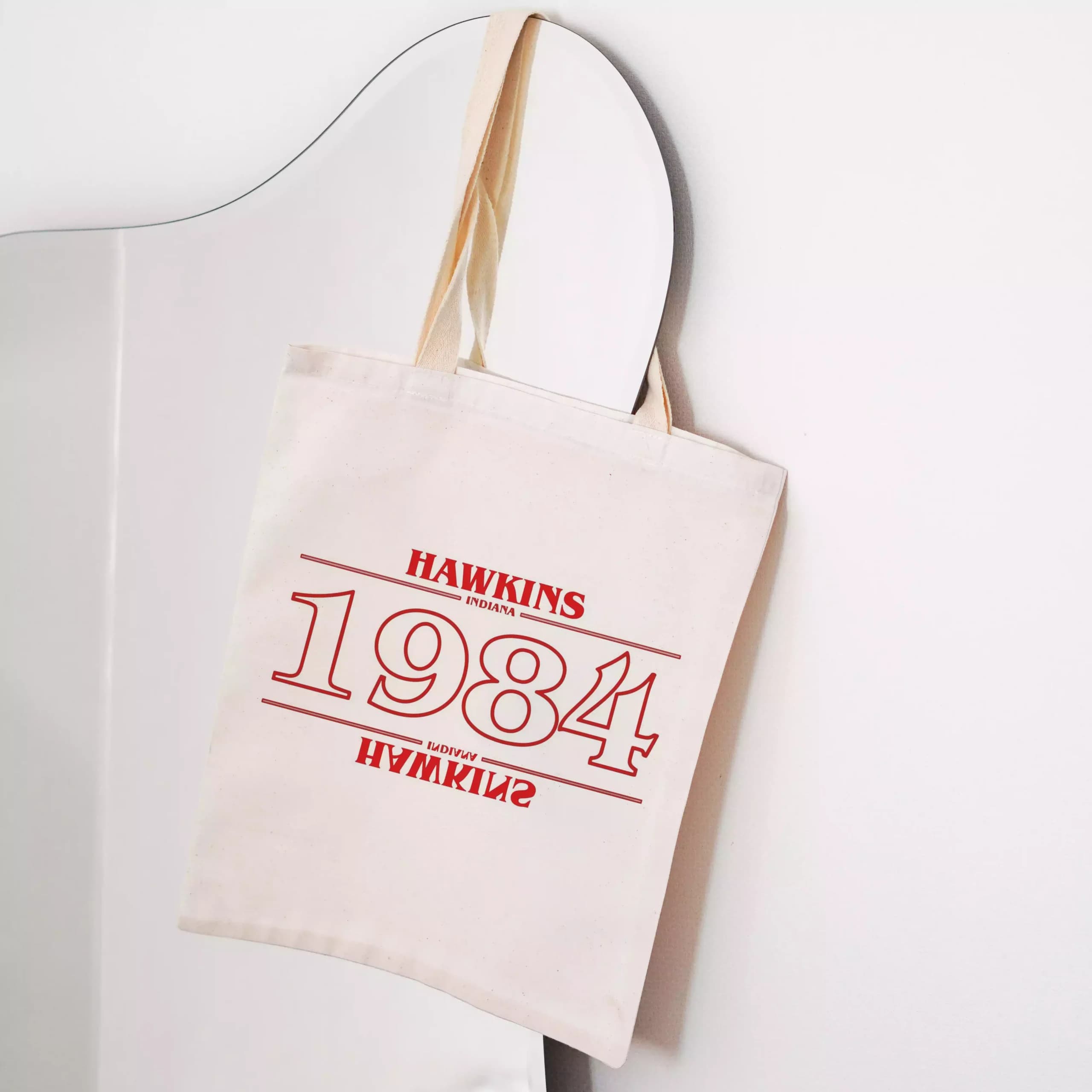 توت بگ پارچه‌ای طرح 1984 هاوکینز سریال Stranger Things — تصویر ۲