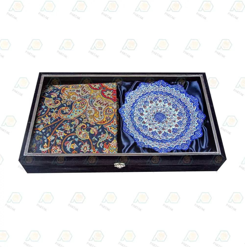 هدیه صنایع دستی بشقاب مینا و رومیزی ترمه — تصویر ۲
