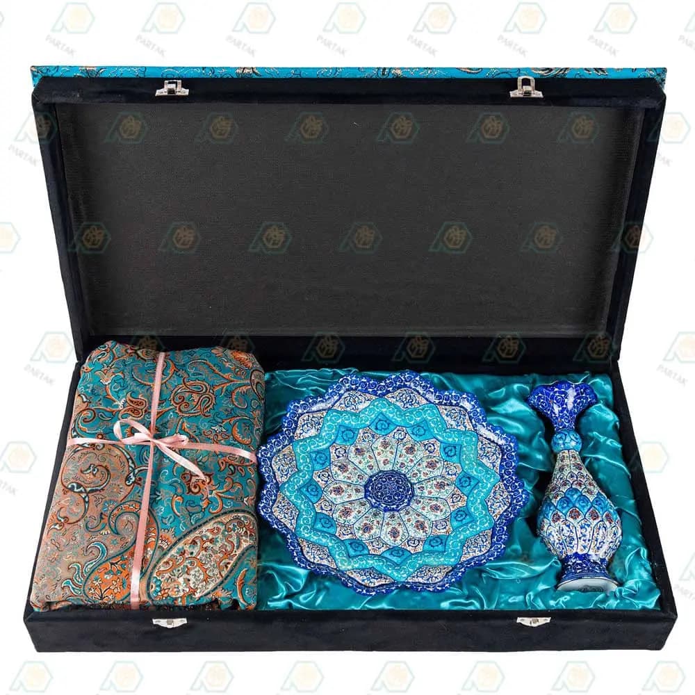 هدیه صنایع دستی گلدان مینا و بشقاب مینا و ترمه — تصویر ۲