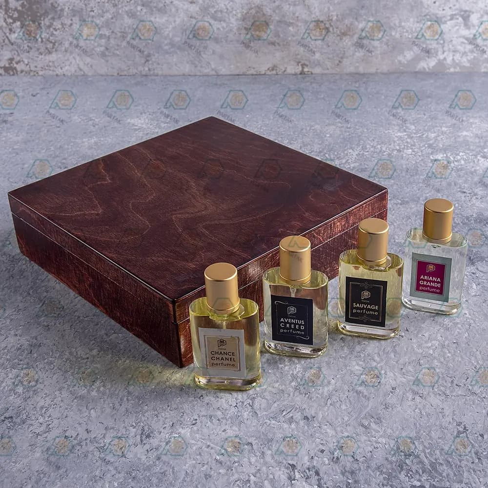 پک هدیه عطر شامل عطر مردانه اونتوس، ساواچ، زنانه شنل و آریانا گرند — تصویر ۳