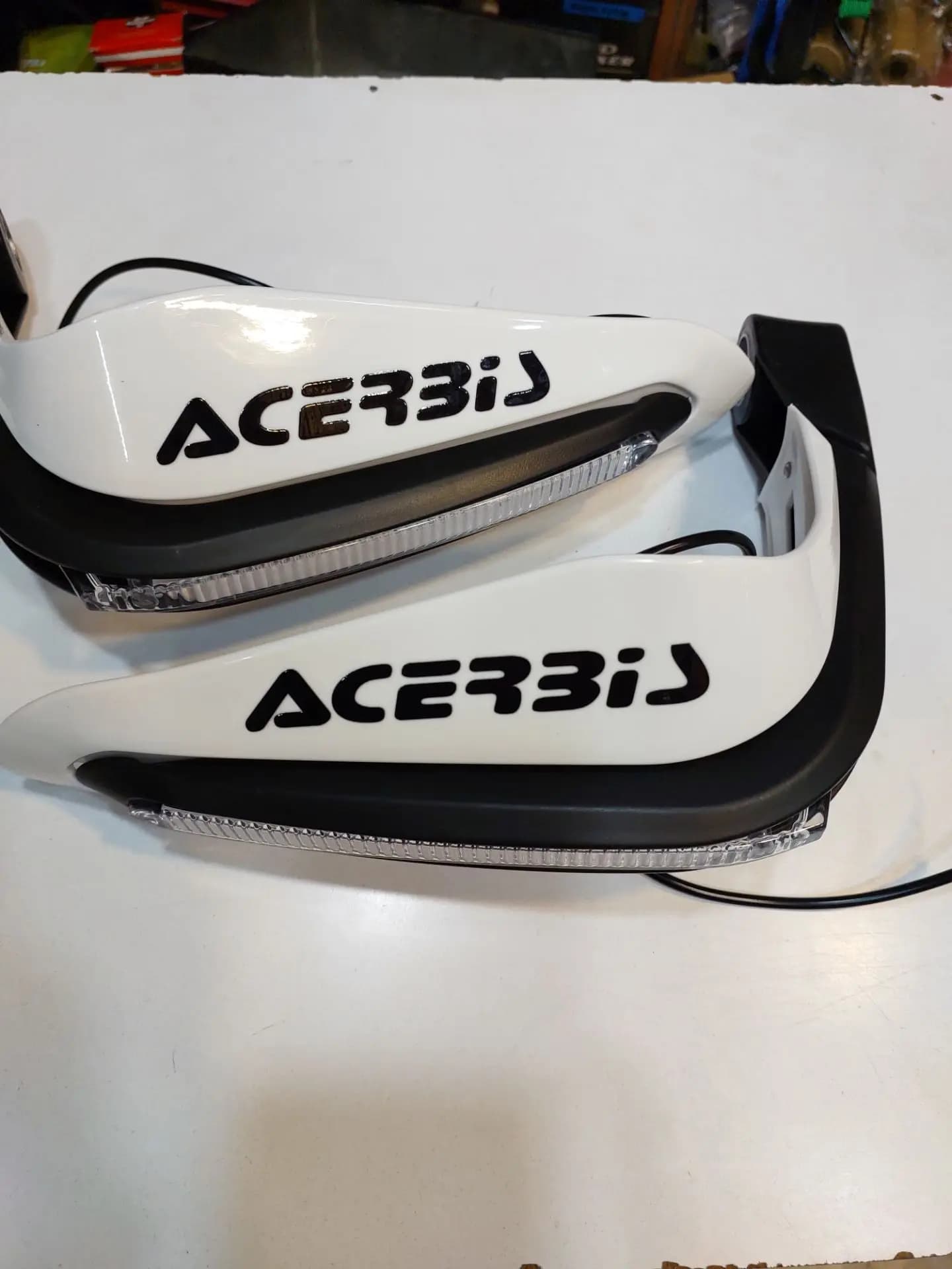 هندگارد چراغدار سفید اکربیس (Acerbis) — تصویر ۲