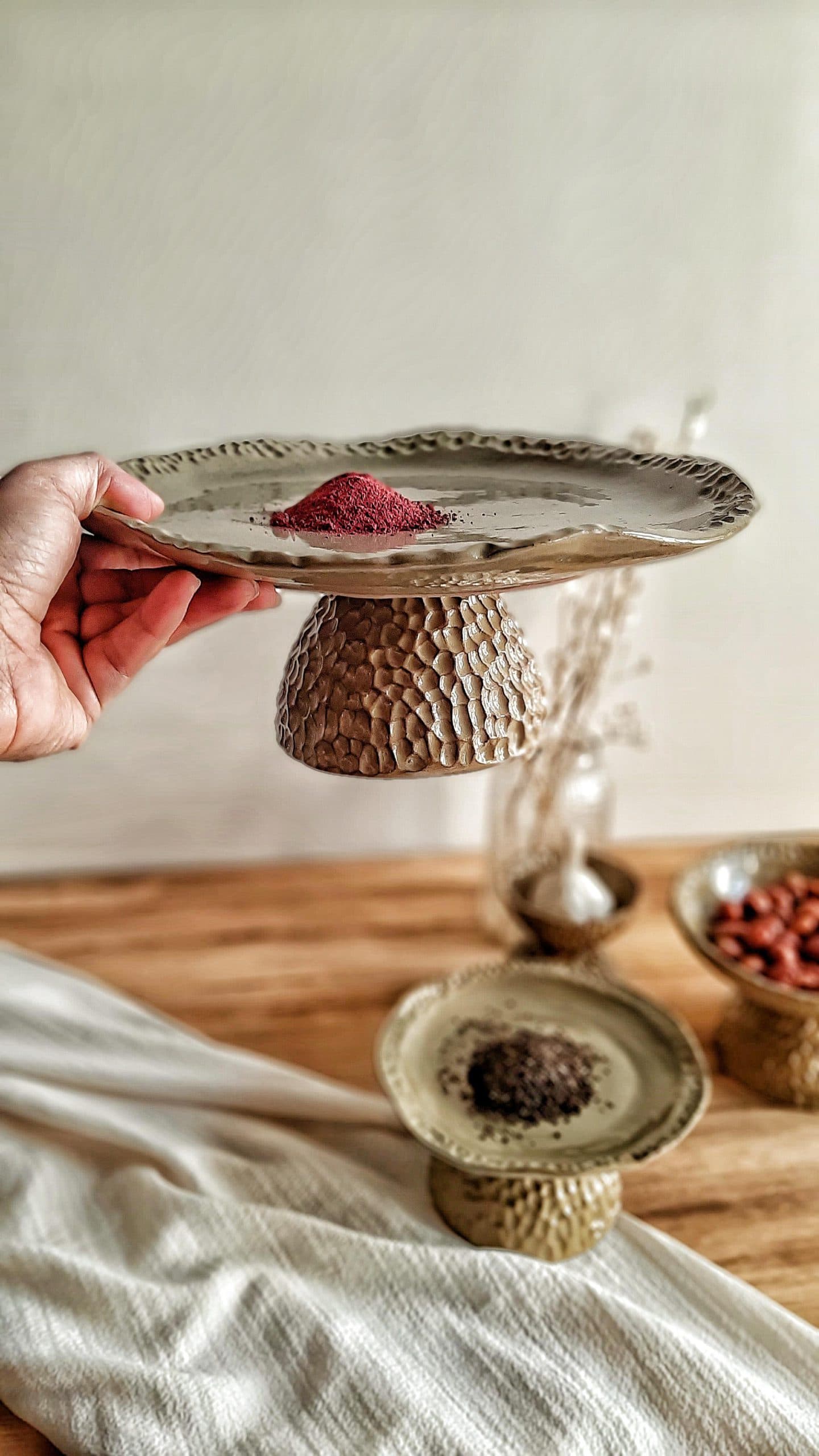ست هفت‌سین سرامیکی پایه‌دار مدل بافت سنگی سبز — تصویر ۵