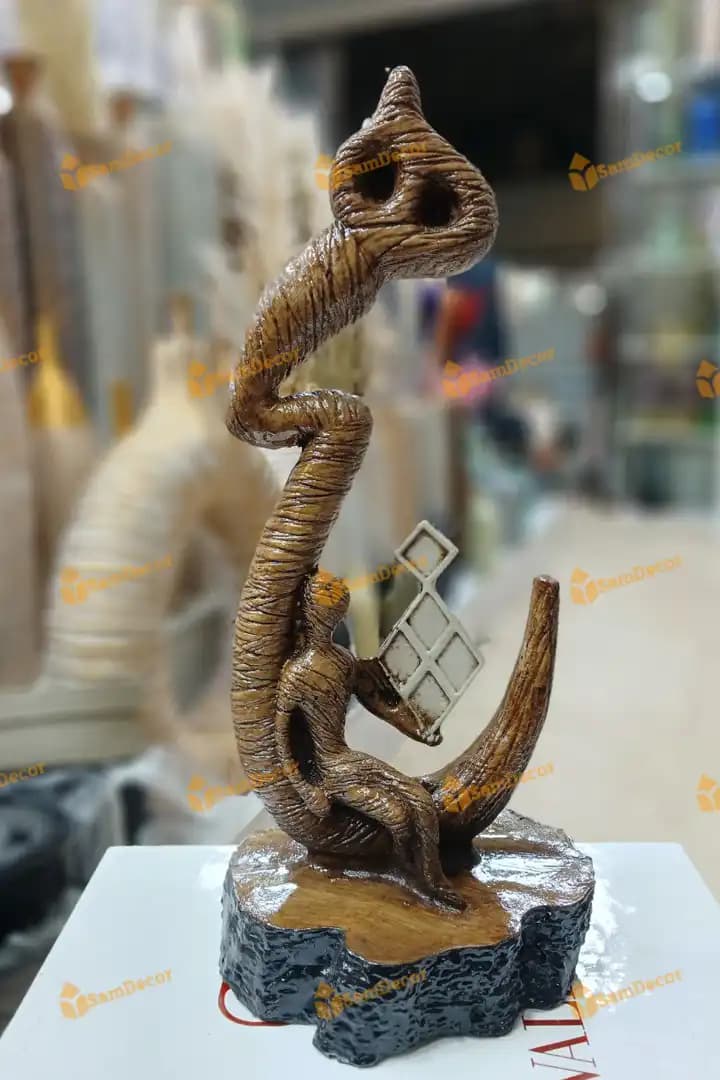مجسمه هیچ — تصویر ۲