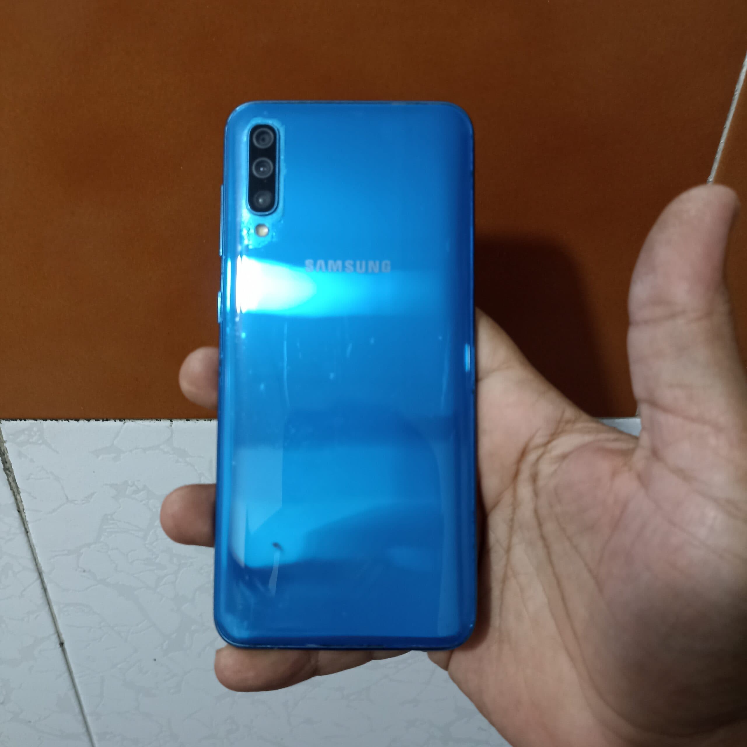 سامسونگ Galaxy A50 / حافظه ۱۲۸ گیگابایت / رام ۴ گیگابایت / ( در حد نو ) — تصویر ۳