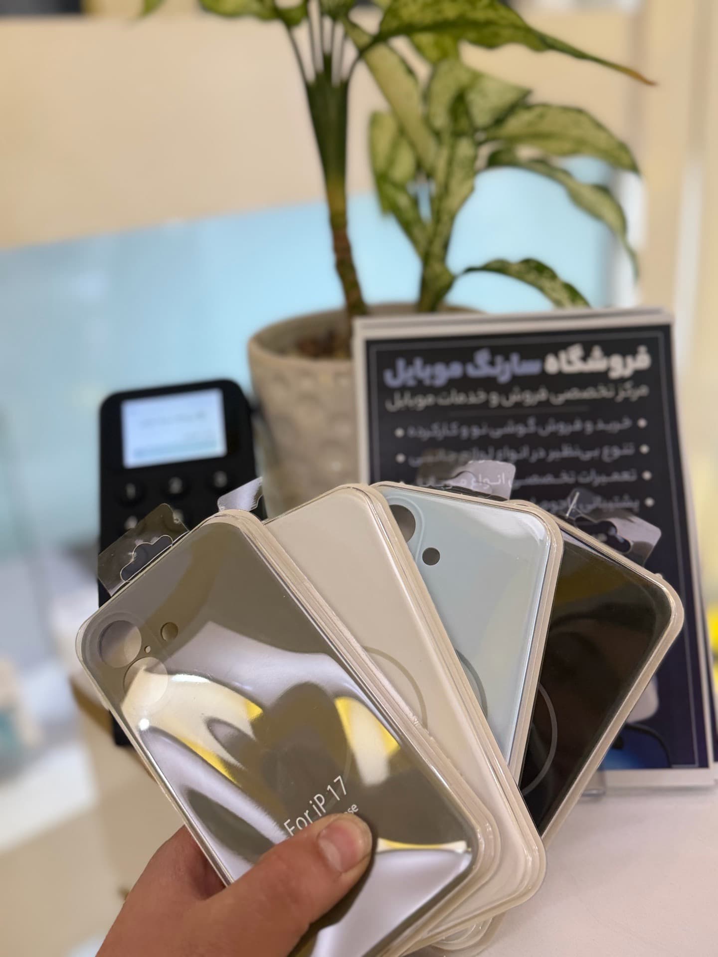 قاب سیلیکونی مگ سیف دار مناسب برای گوشی اپل مدل iPhoone 17-کرم — تصویر ۵