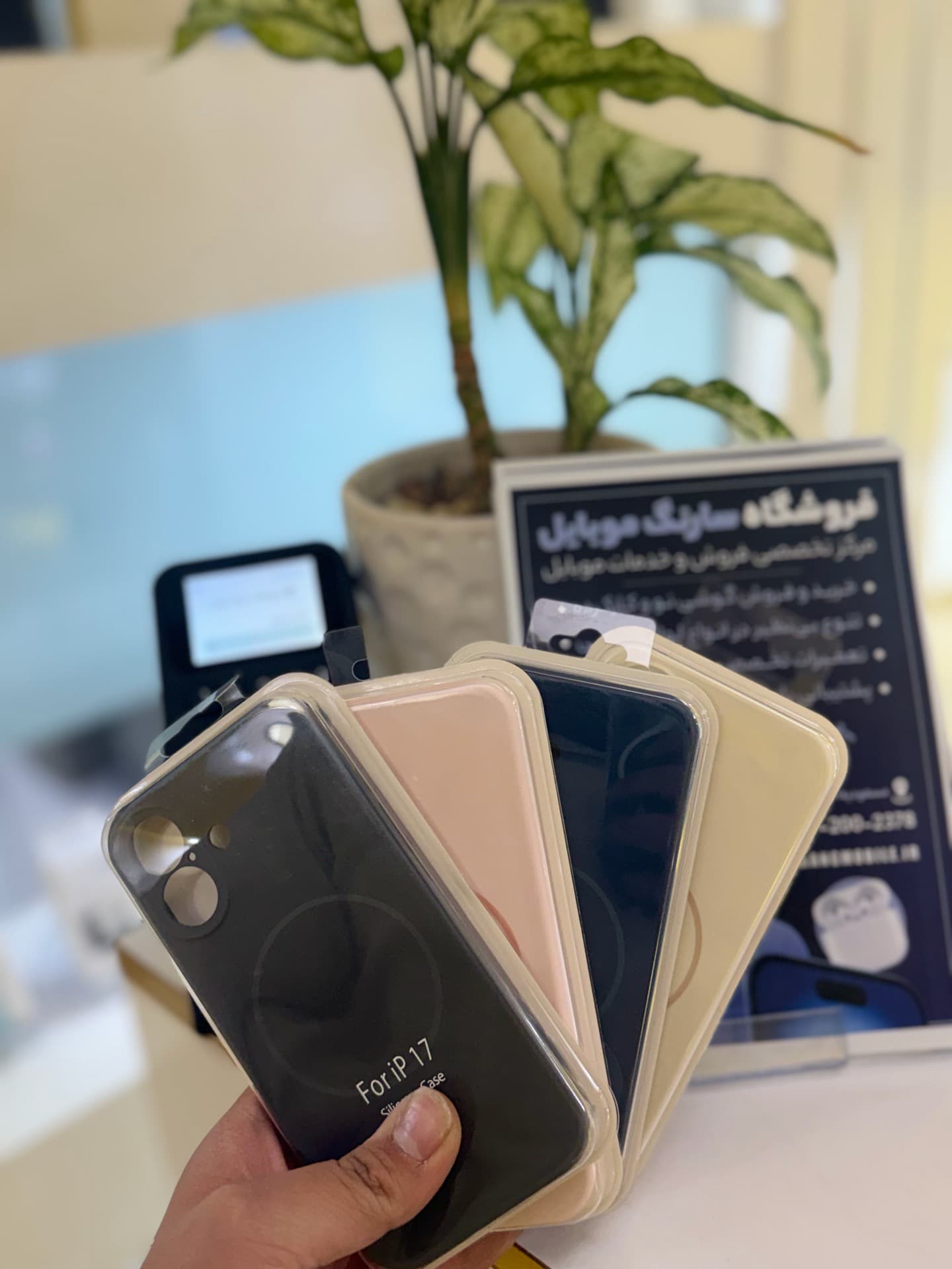 قاب سیلیکونی مگ سیف دار آبی آسمانی -مناسب برای گوشی اپل مدل iPhoone 17 — تصویر ۴