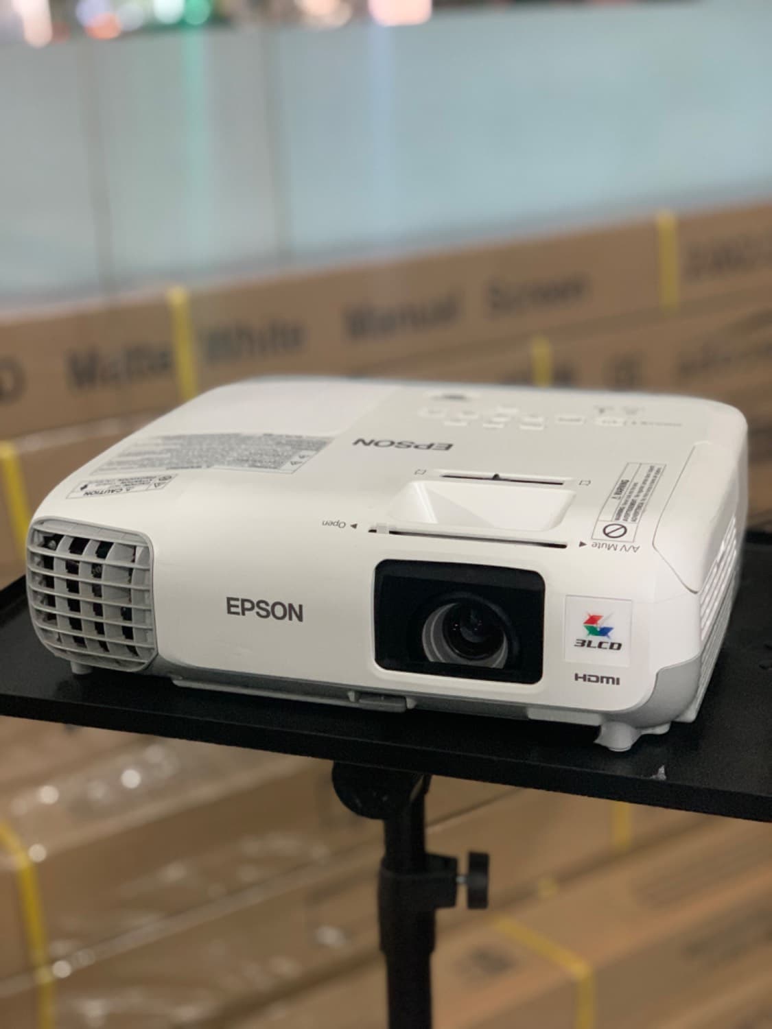 ویدئو پروژکتور اپسون powerlite 98h استوک — تصویر ۴