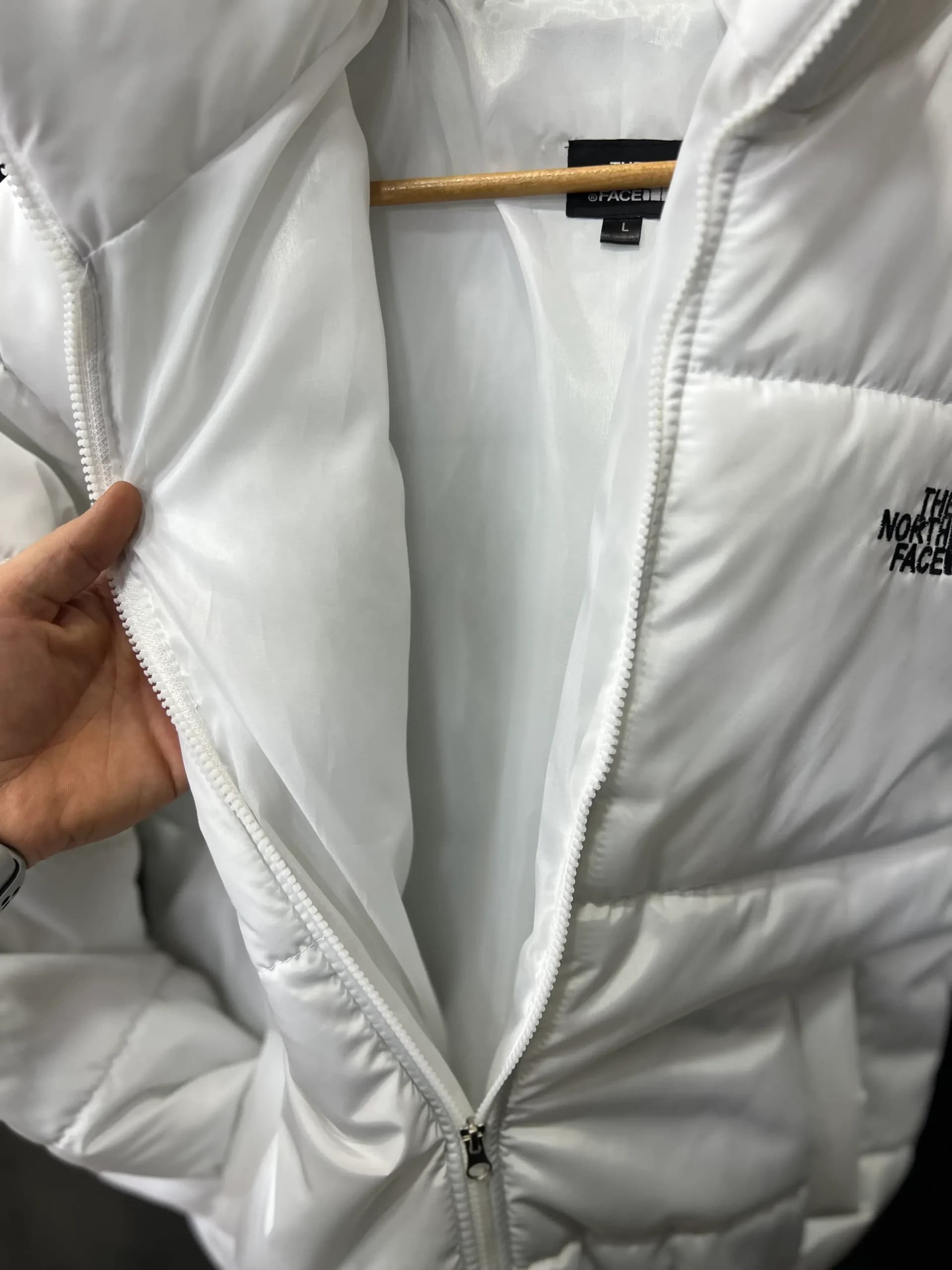کاپشن north face (نورث فیس) مردانه رنگ سفید — تصویر ۴