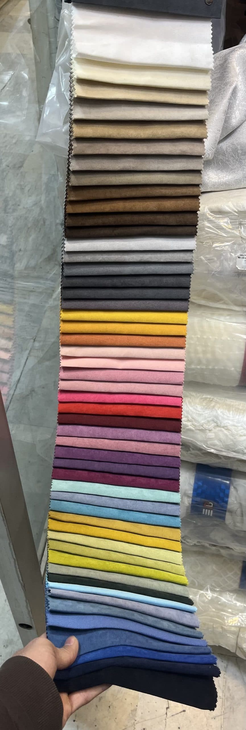 پرده پانچی مخمل هازان رنگ سبز پسته ای | پرده لارا — تصویر ۴