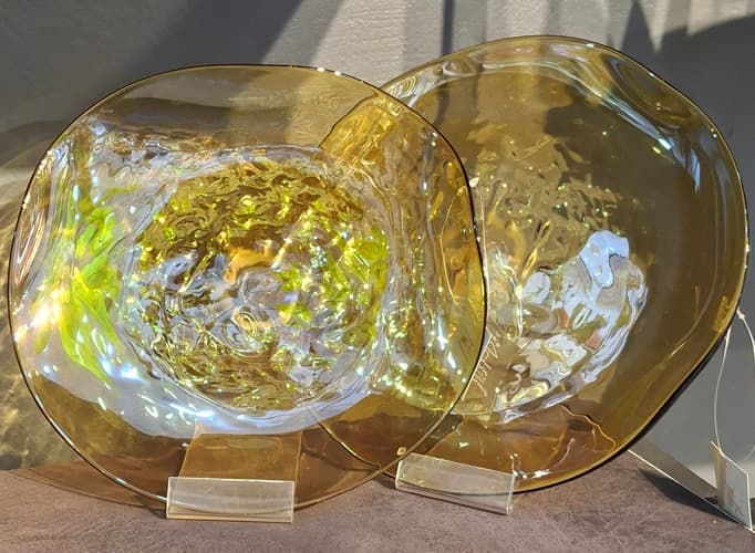 ظرف شیرینی خوری تک شیشهای عسلی شامپاینی دفرمه دستساز لبه موجدار .M — تصویر ۲