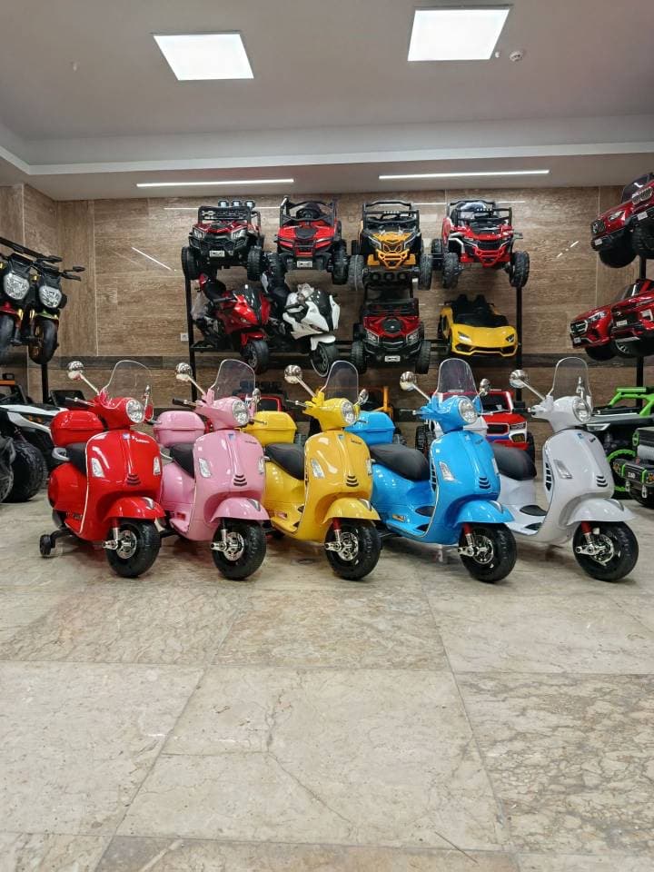 موتور شارژی وسپا صندوق دار مدل 1121 — تصویر ۴