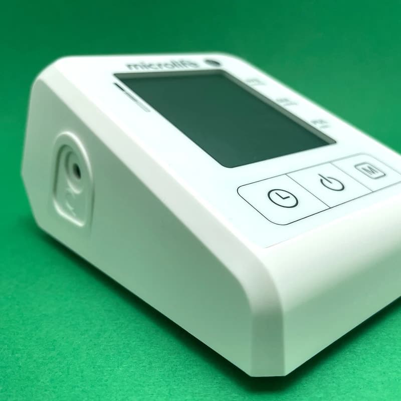 فشارسنج بازویی دیجیتال مایکرولایف مدل BP B1 Classic با قابلیت تشخیص آریتمی، نمایش میانگین نتایج و ذخیره 30 رکورد اندازه‌گیری، مناسب بازو 22 تا 42 سانتی‌متر — تصویر ۲