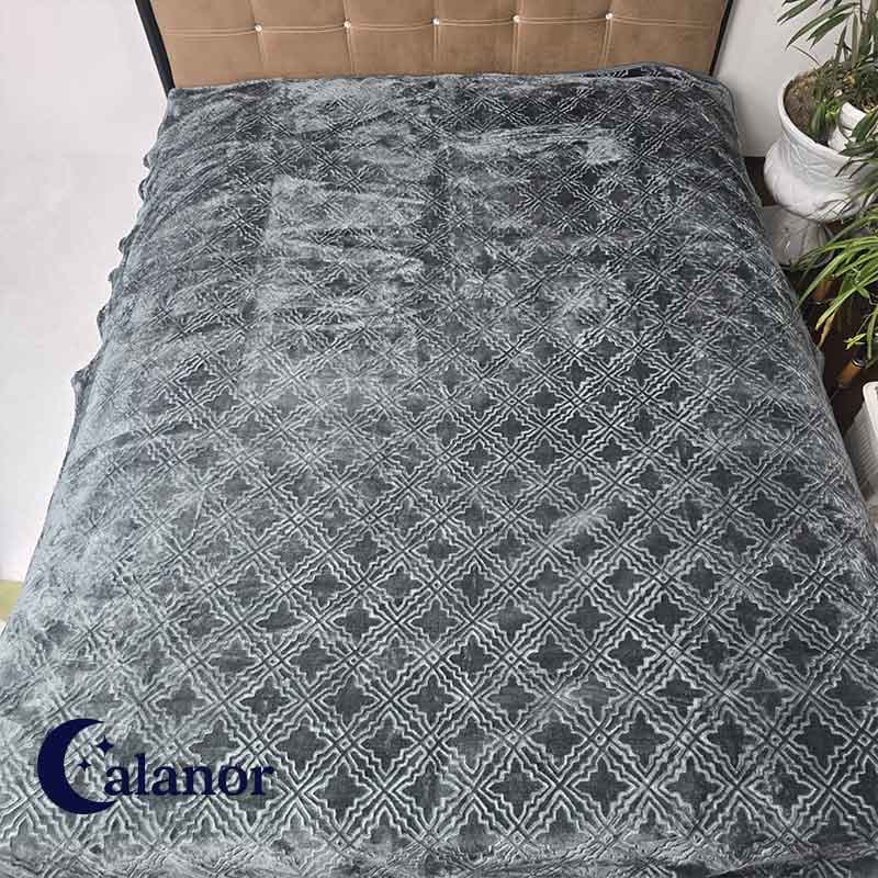 پتو دونفره ساده طوسی — تصویر ۲