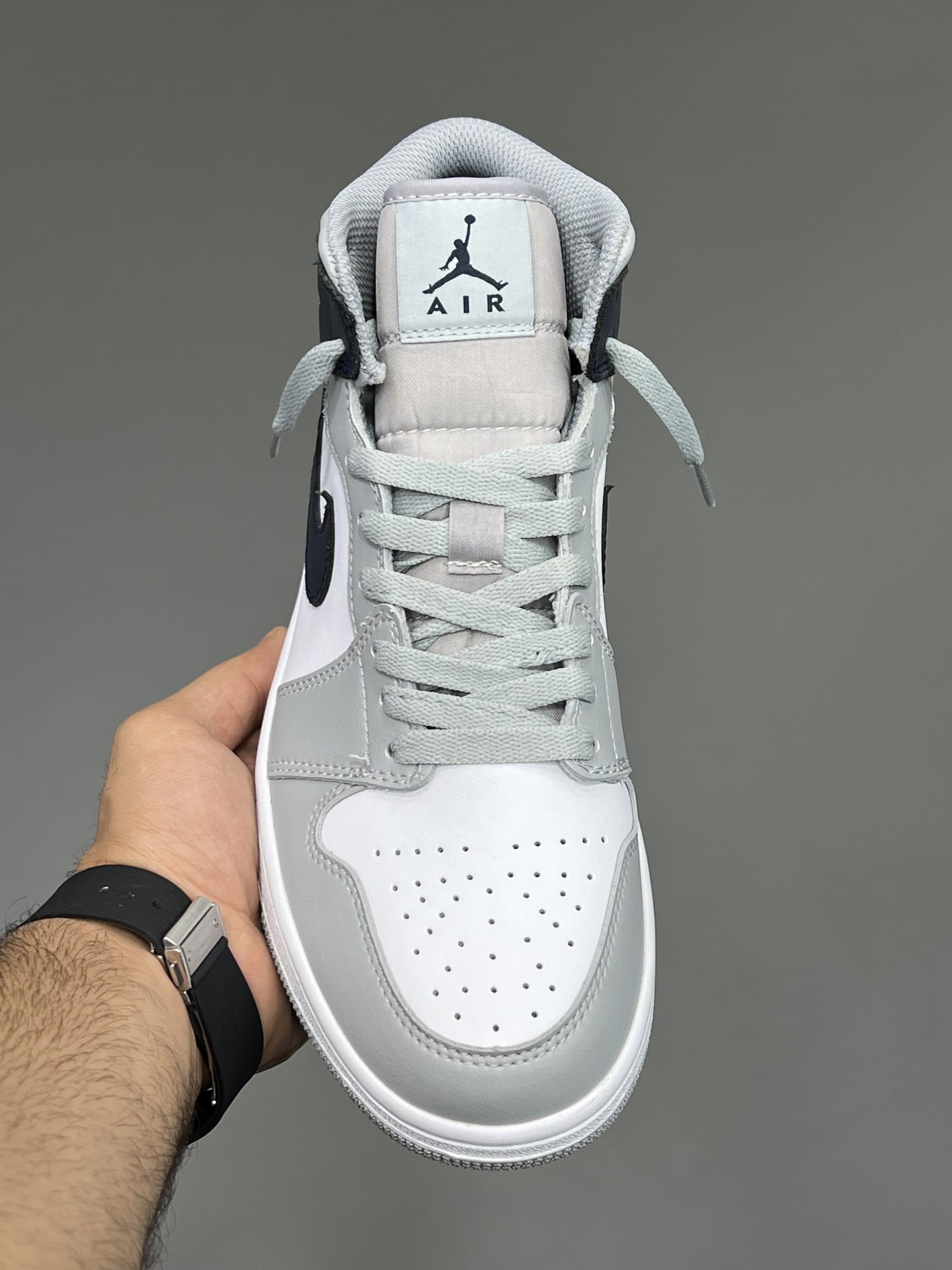 نایک ایر جردن 1 مید ولف گری NIKE AIR JORDAN 1 MID WOLF GREY — تصویر ۳