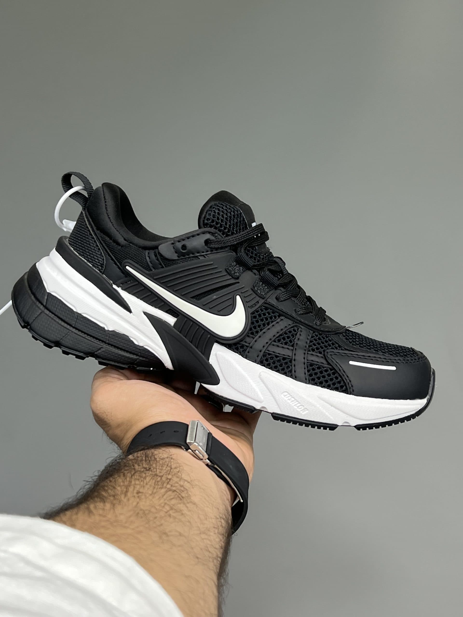 نایک ویتوکی ران کف پنبه مشکی سفید Nike V2K Run