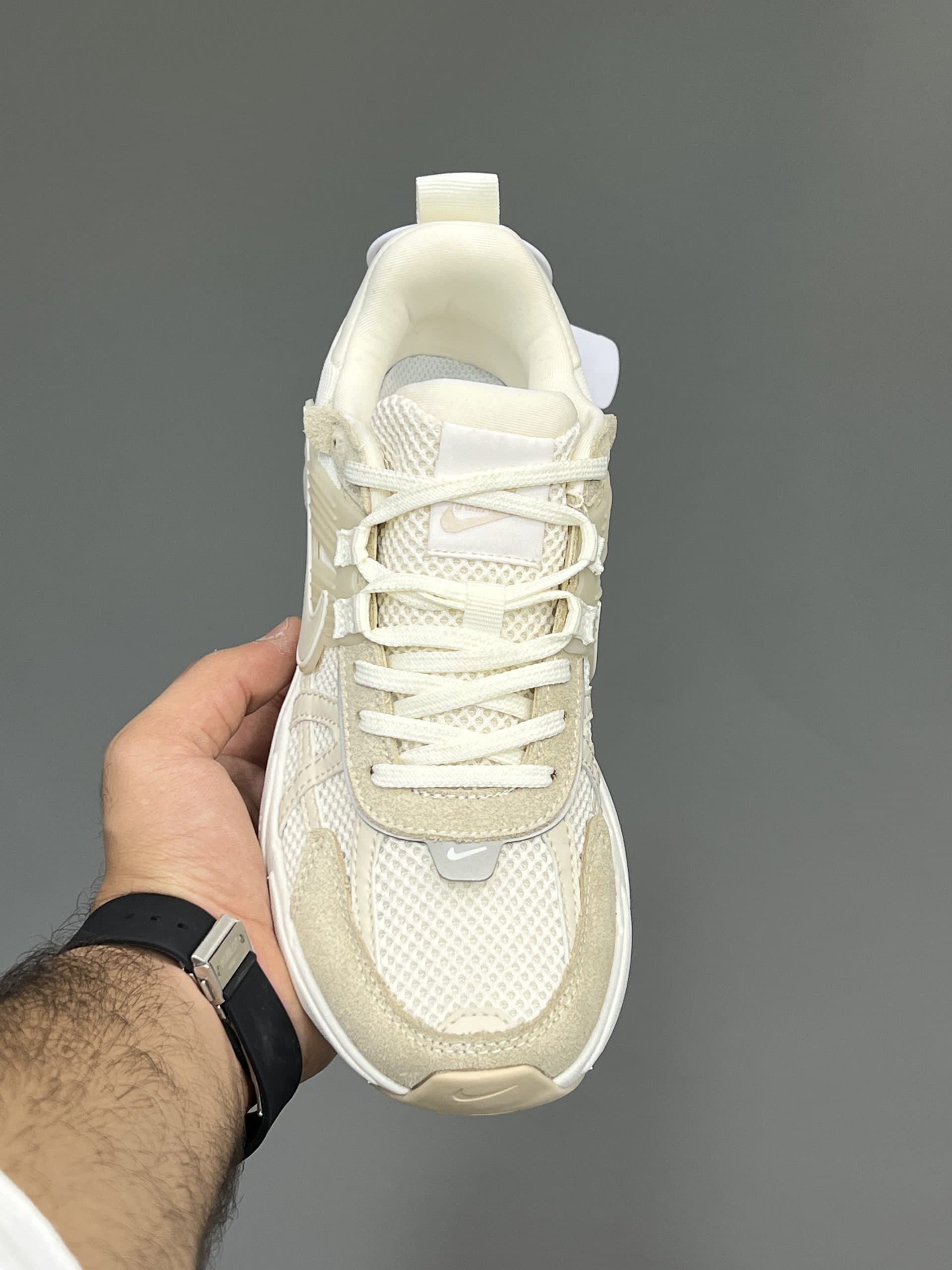 نایک ویتوکی ران کف پنبه کرم Nike V2K Run — تصویر ۳