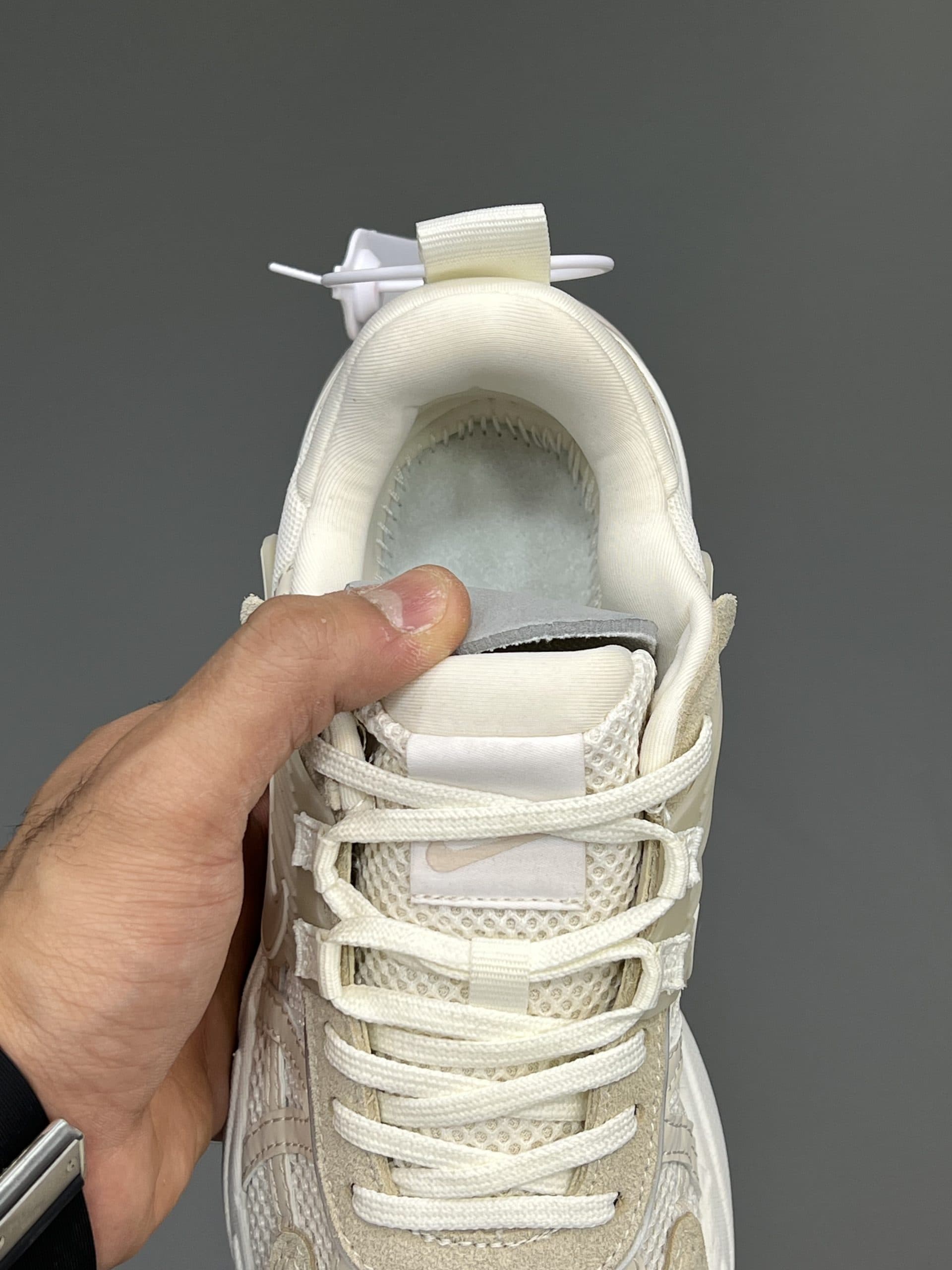 نایک ویتوکی ران کف پنبه کرم Nike V2K Run — تصویر ۶