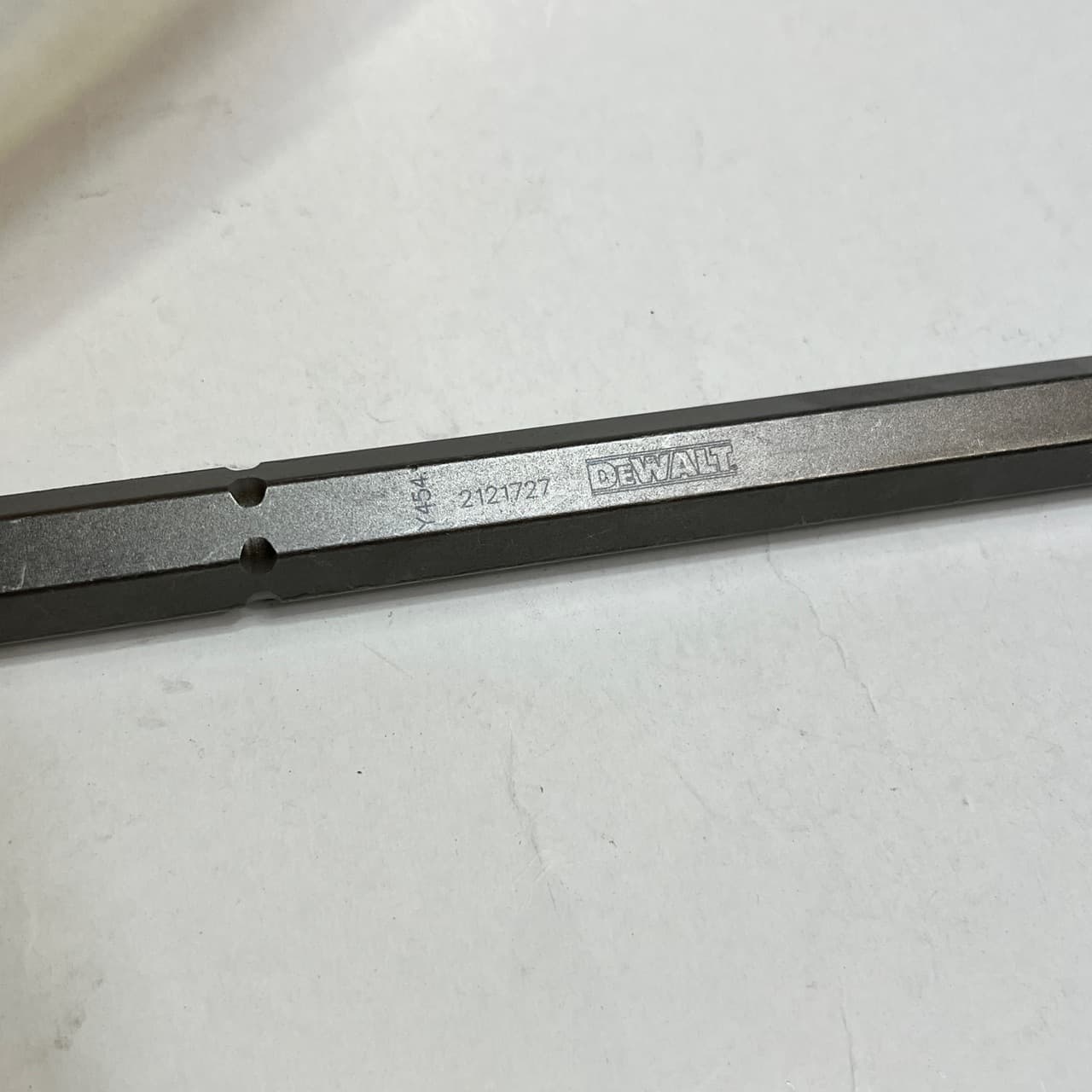 قلم تیز چکش تخریب دیوالت مدل DT6940 — تصویر ۴