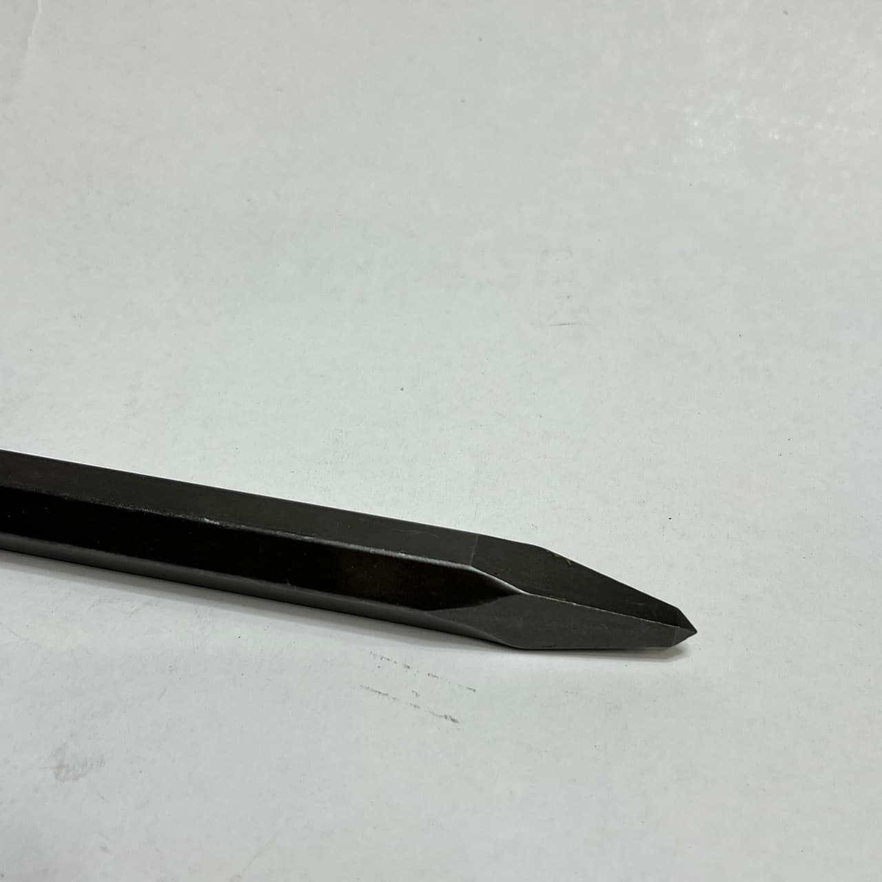 قلم تیز چکش تخریب دیوالت مدل DT6940 — تصویر ۵