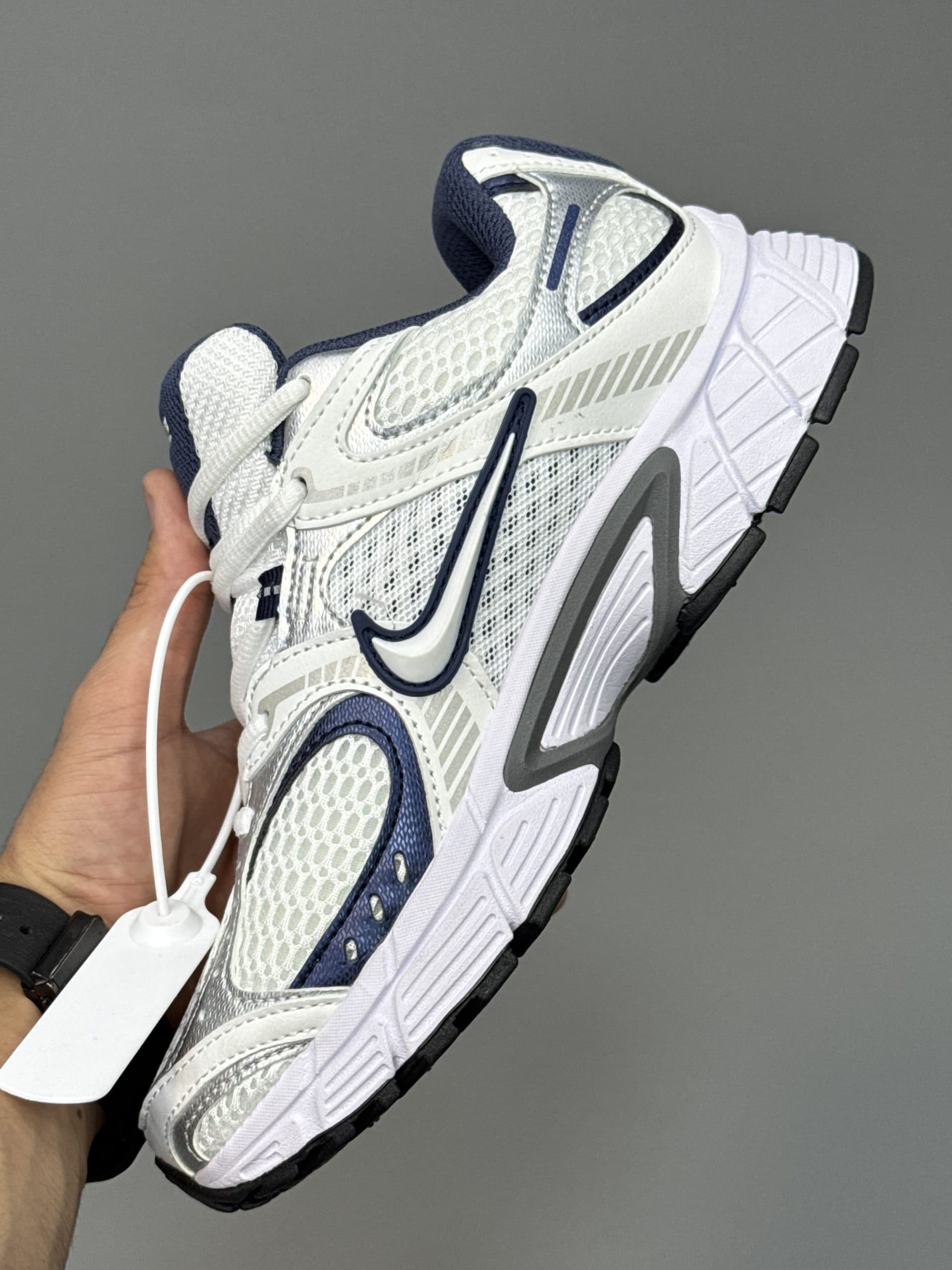 نایک وی فایو سفید سورمه ای NIKE V5 — تصویر ۴