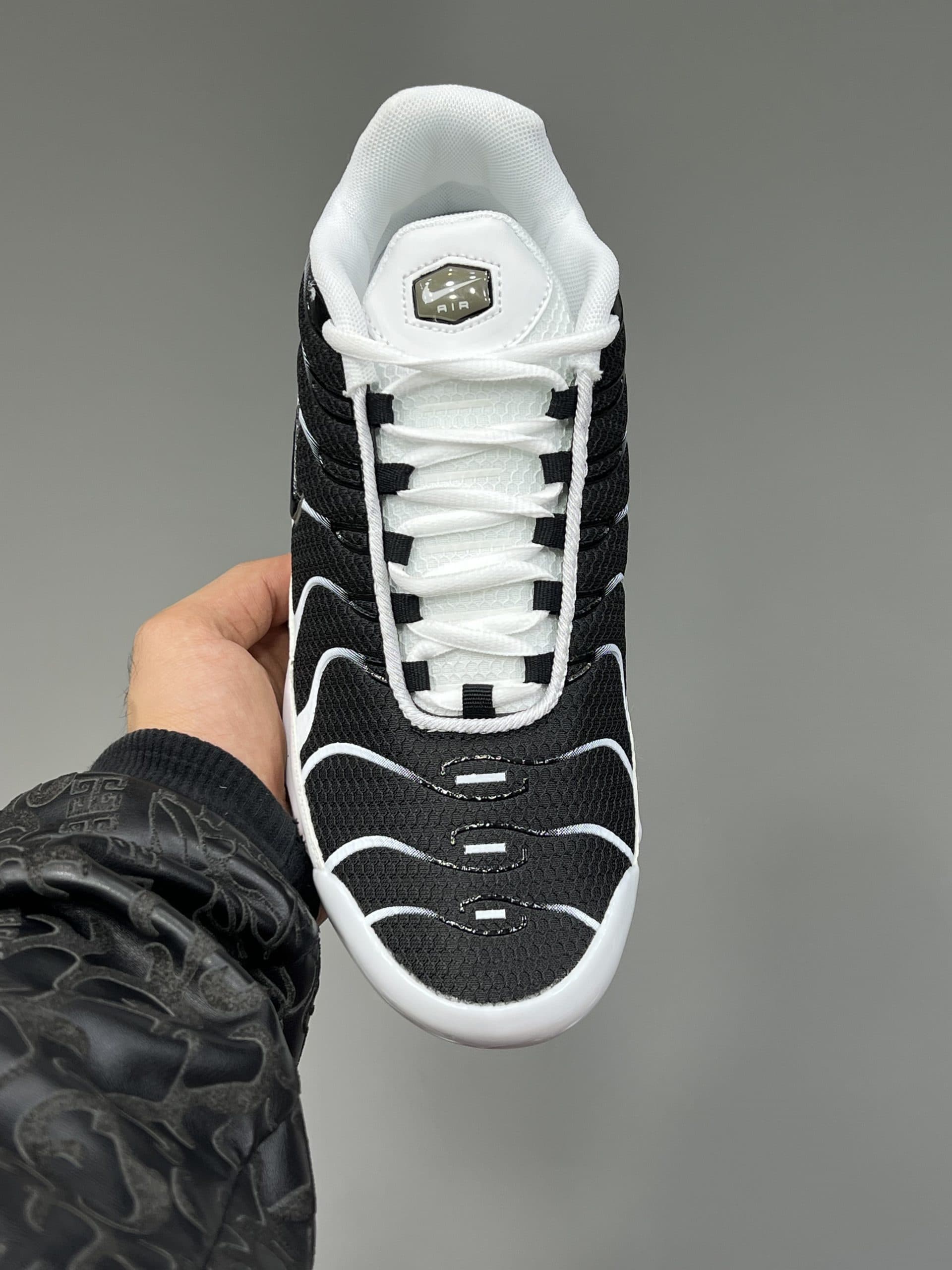 نایک ایرمکس تی ان مشکی سفید NIKE TN AIR MAX PLUS — تصویر ۳