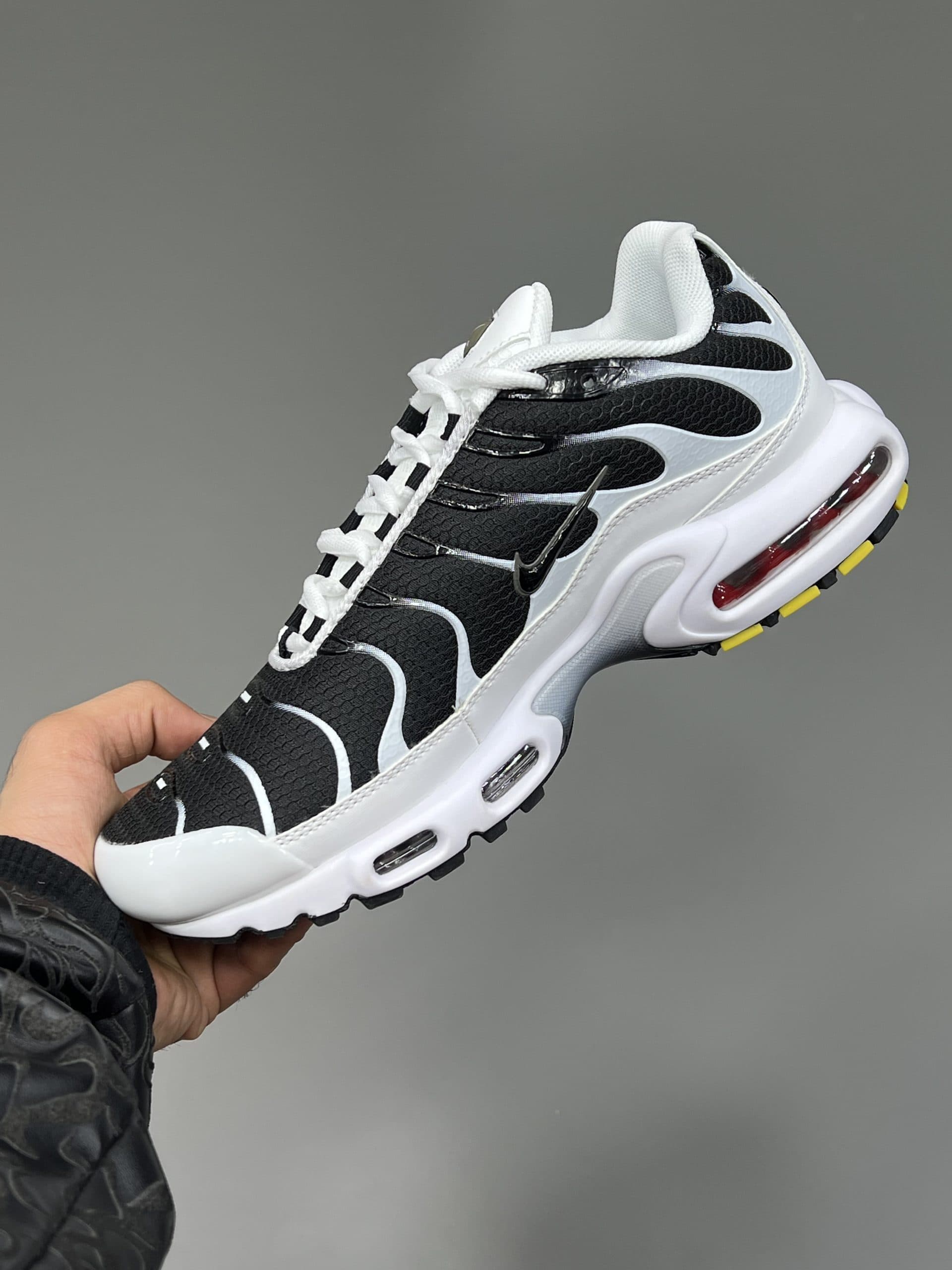 نایک ایرمکس تی ان مشکی سفید NIKE TN AIR MAX PLUS — تصویر ۴