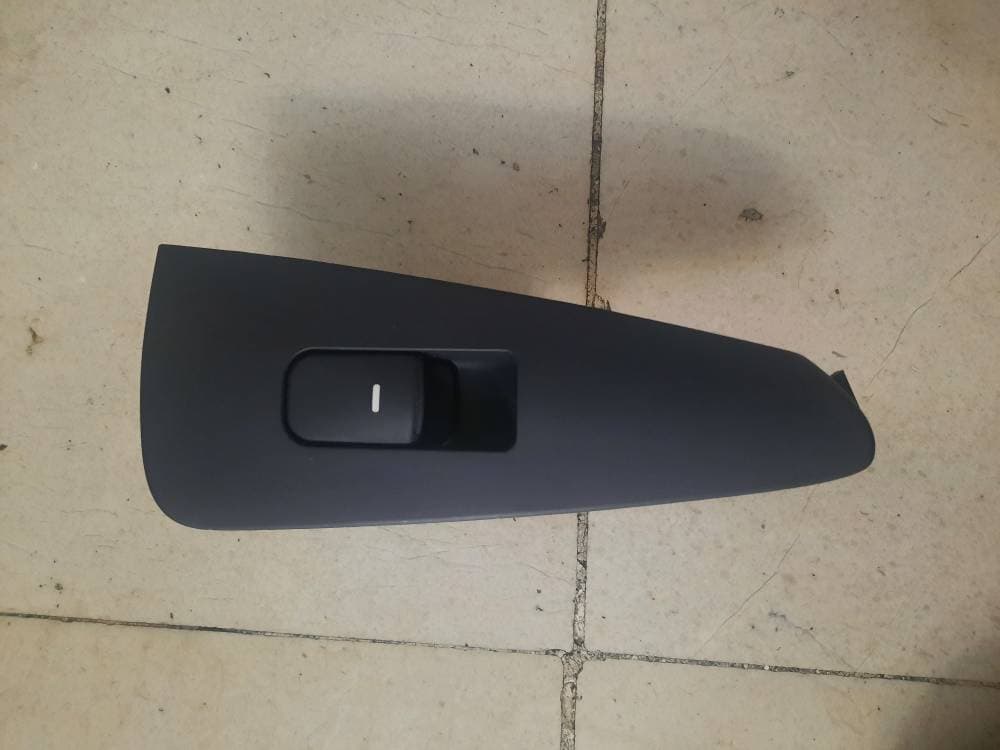 کلید شیشه بالابر عقب چپ سراتو 935801M000WK