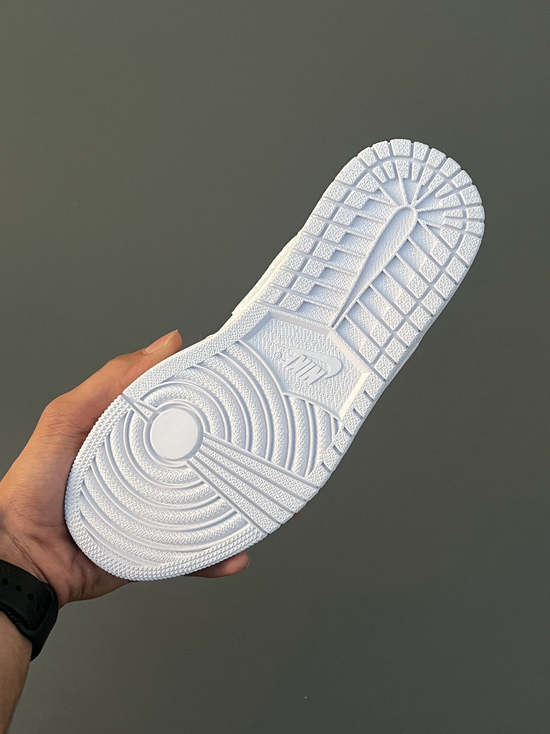 نایک ایر جردن ۱ لو سفید NIKE AIR JORDAN 1 LOW TRIPLE WHITE — تصویر ۵