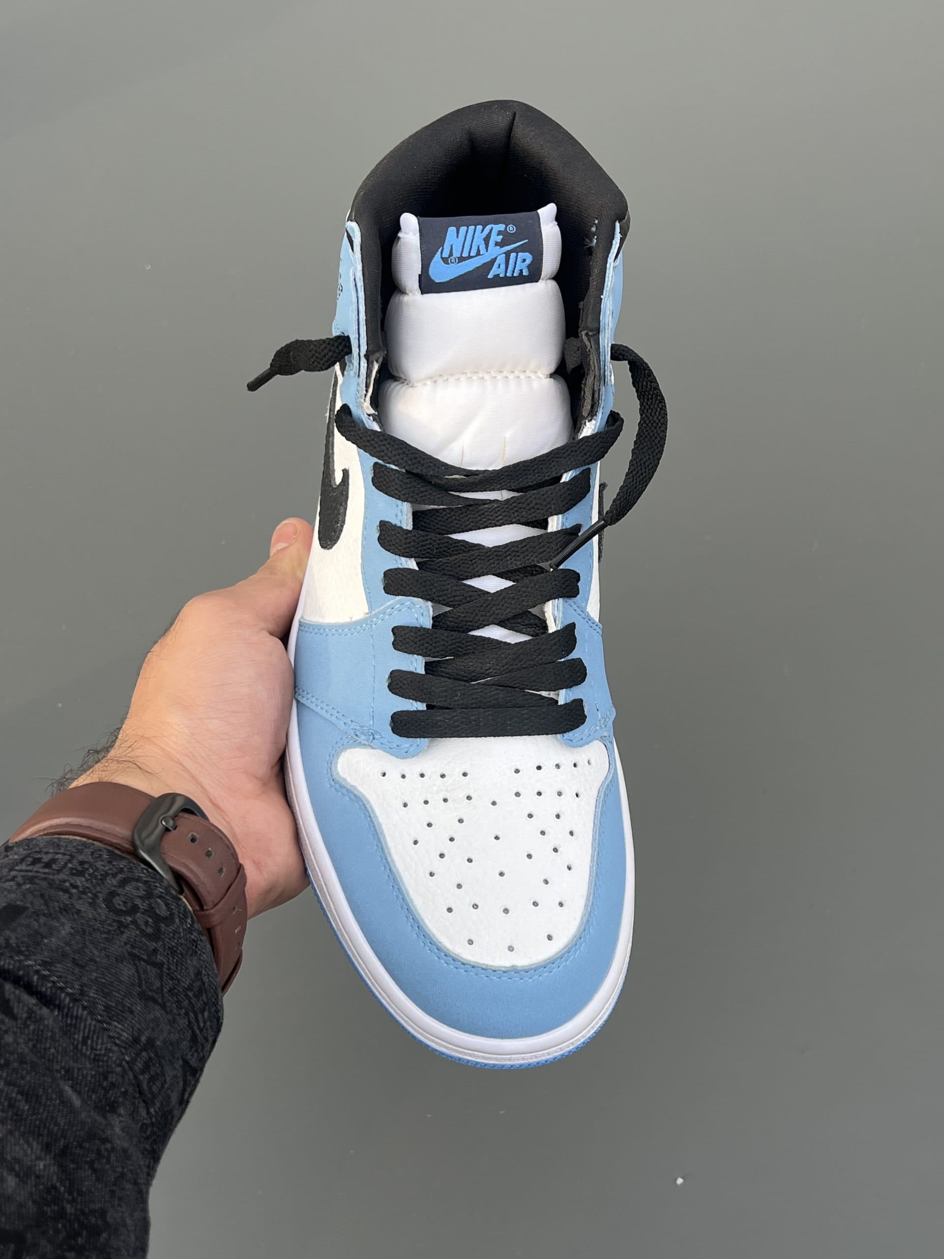 نایک ایر جردن وان های آبی سفید یونیورسیتی بلو NIKE AIR JORDAN 1 UNIVERSITY BLUE — تصویر ۳