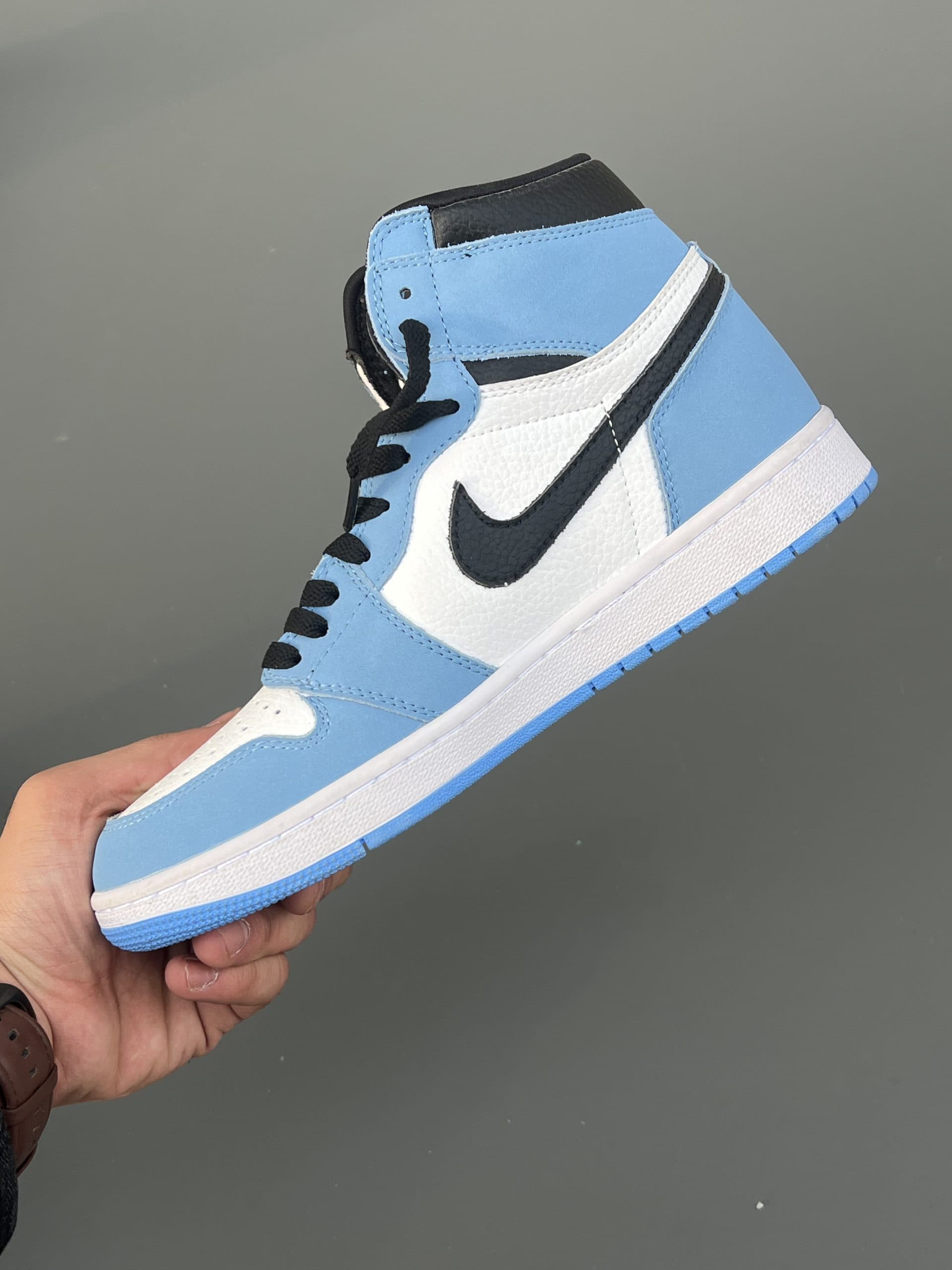 نایک ایر جردن وان های آبی سفید یونیورسیتی بلو NIKE AIR JORDAN 1 UNIVERSITY BLUE — تصویر ۴