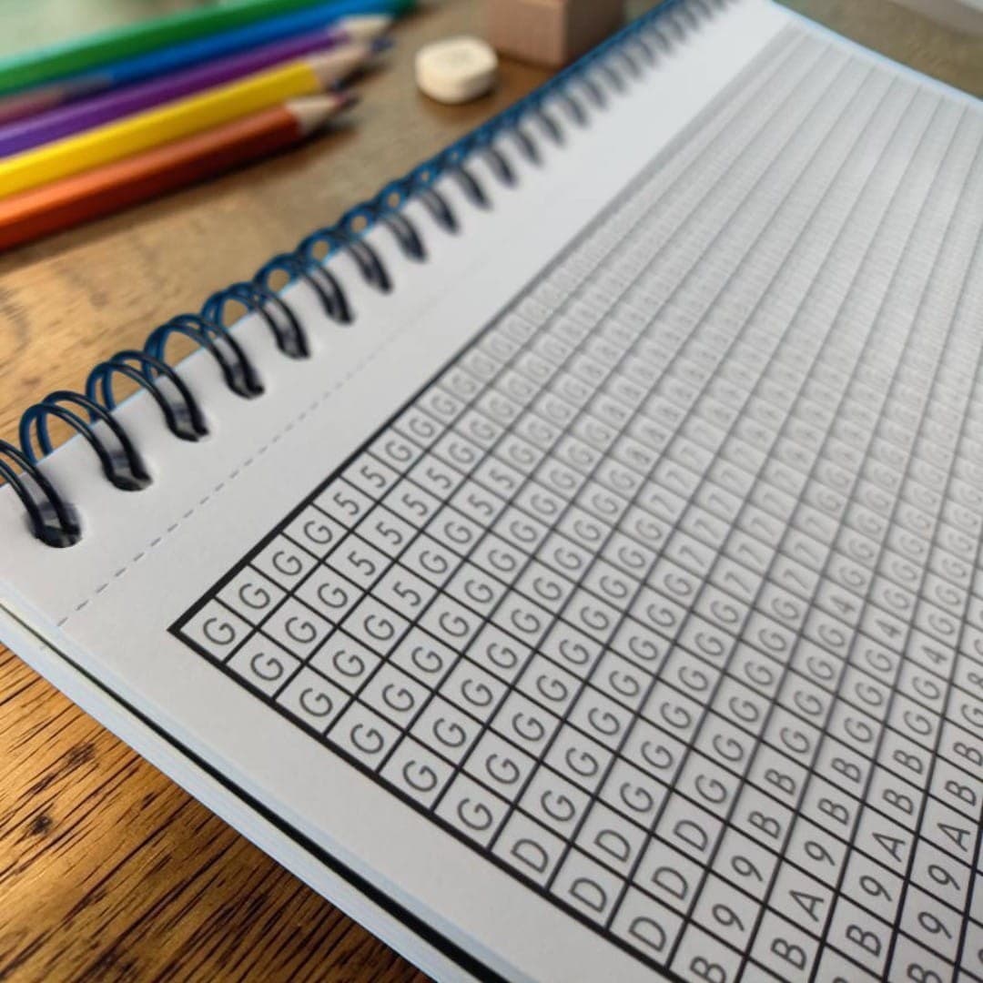 کتاب نقاشی پیکسلی بزرگسالان الکا مدل Pixel Surprise — تصویر ۵