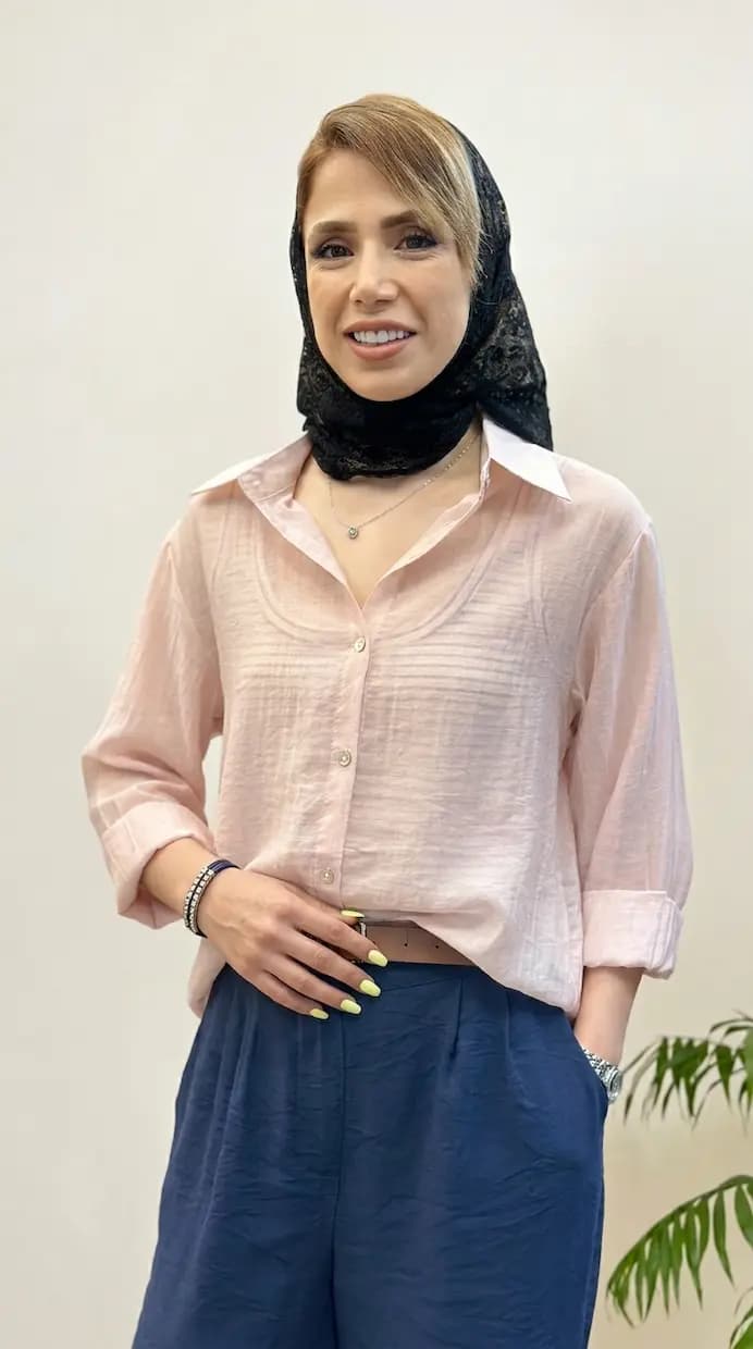شومیز شیشه ای با تاپ پشت دکمه پاستا — تصویر ۵