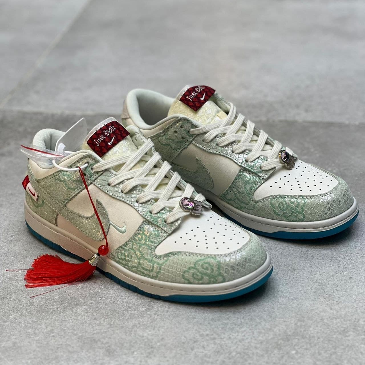 کتونی نایک ایر جردن وان لو مدل دراگون مدل Nike Air Jordan 1 Low Dragon