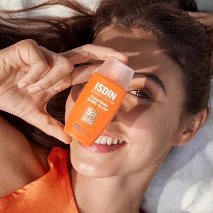 ضد آفتاب مجیک فیوژن واتر درخشان ایزدین SPF30 — تصویر ۲