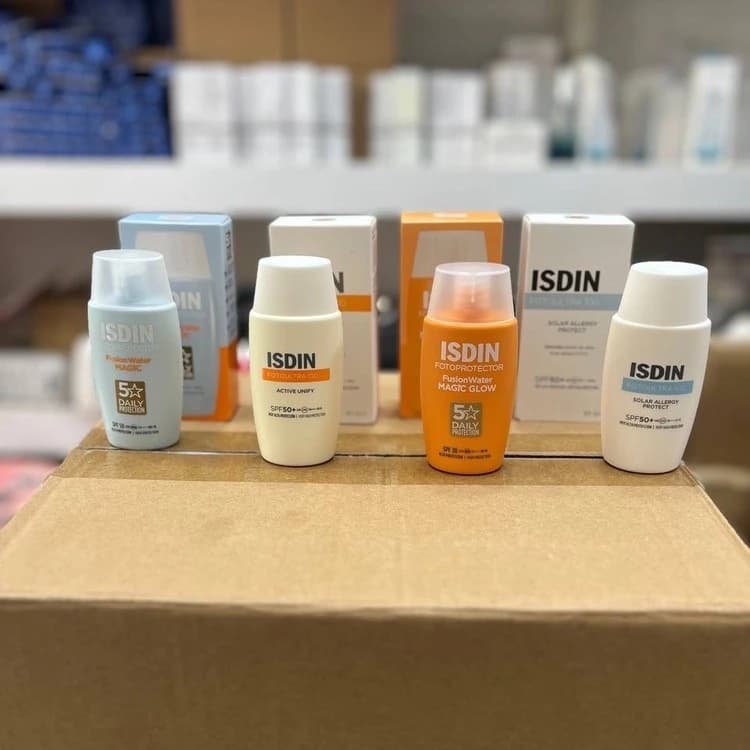 ضد آفتاب ایزدین اصل فیوژن واتر مجیک بی رنگ Isdin SPF 50 — تصویر ۷
