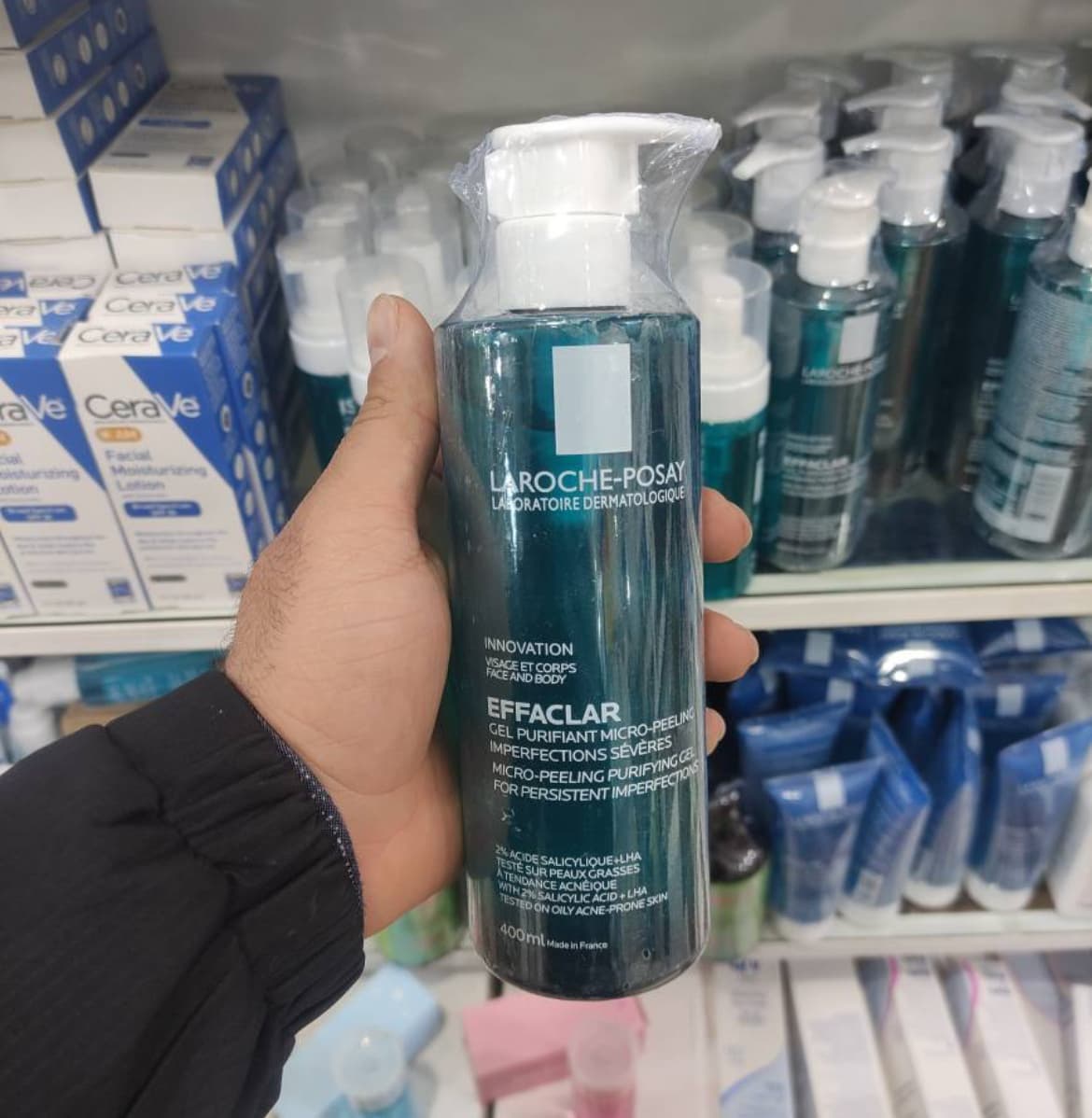 ژل شستشوی میکروپیلینگ افکلار لاروش پوزای، ۴٠٠ میل — تصویر ۵