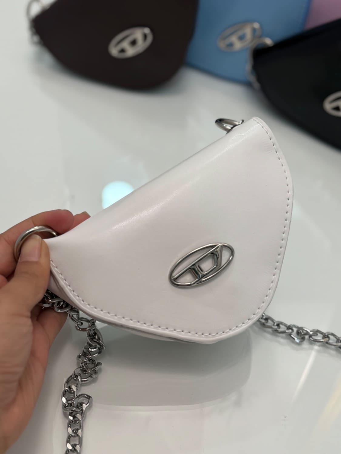 کیف زنجیرداردیزلی — تصویر ۶