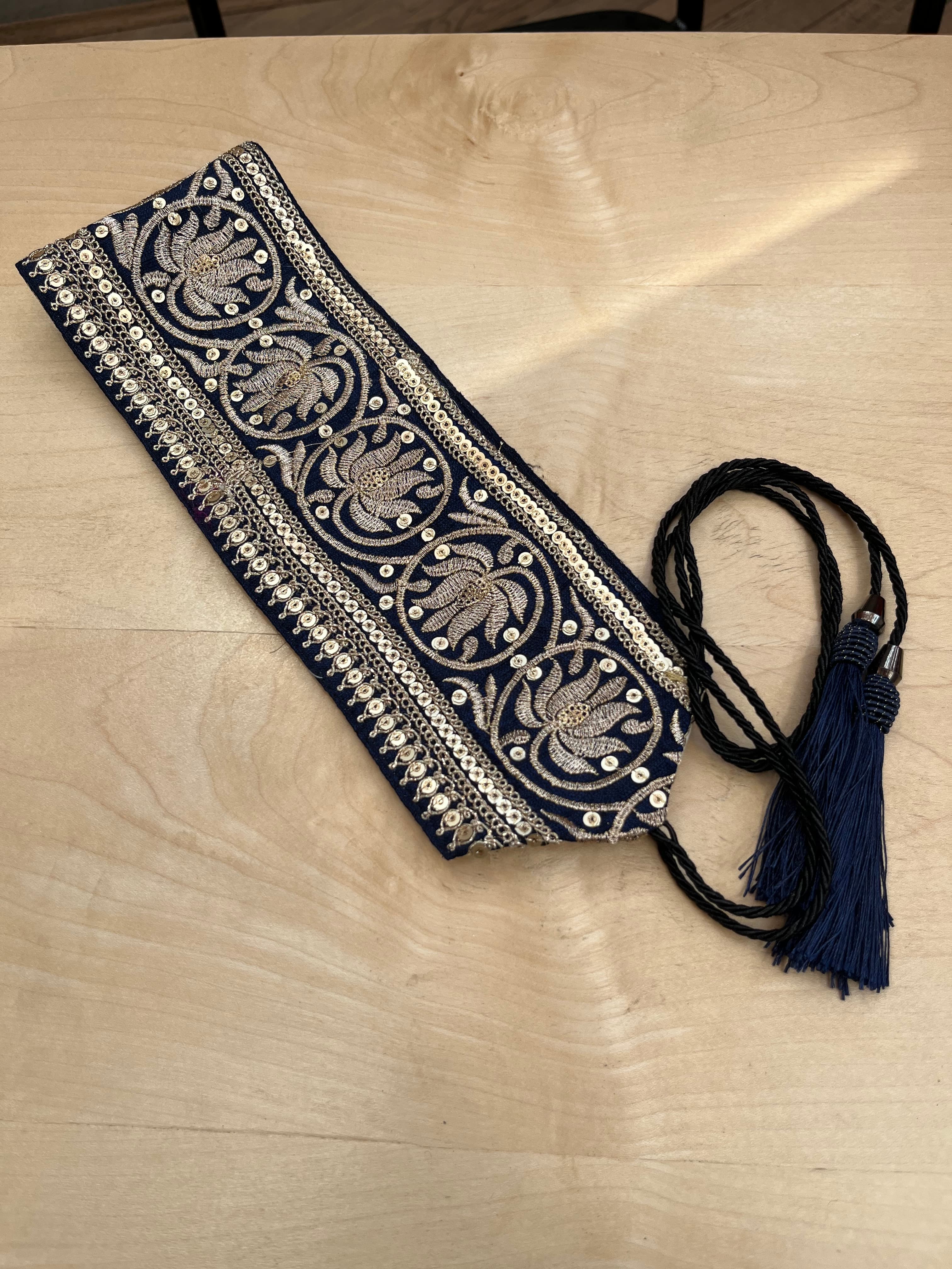 کمربند مشکی سوزن دوزی