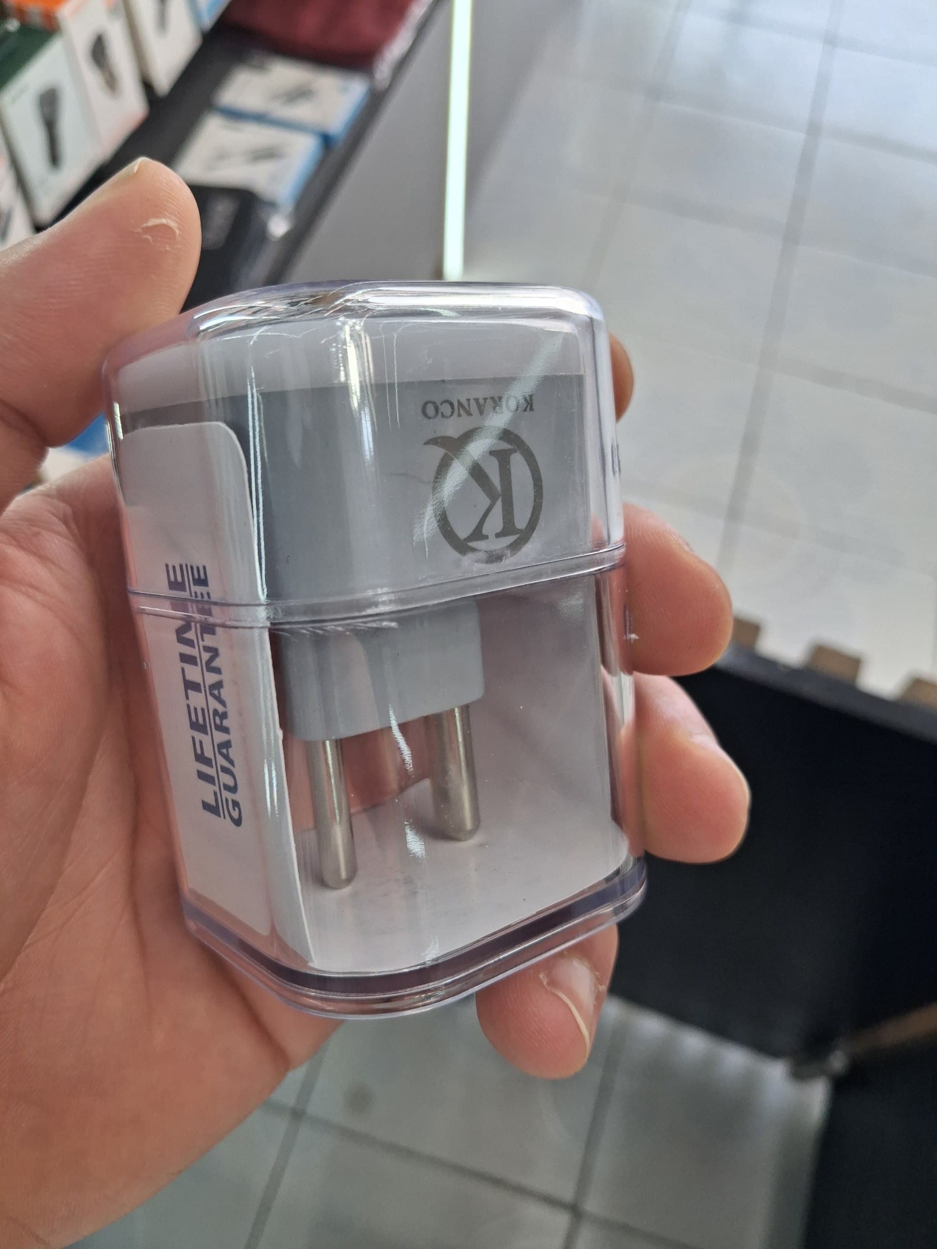 تبدیل ۳ به ۲ یونیورسال LED دار کورانکو مدل M-03