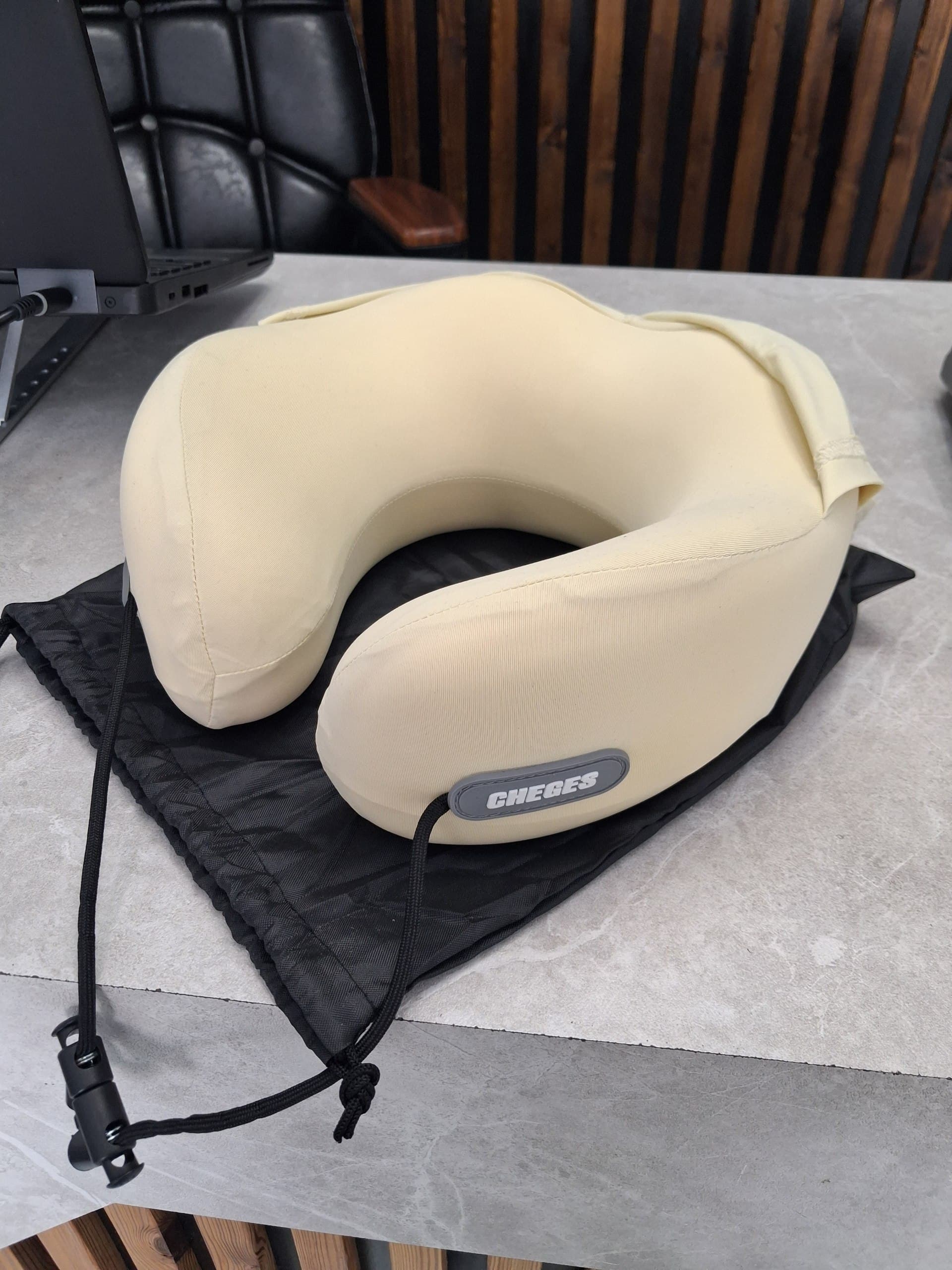 بالش گردنی U شکل کلاهدار CHEGES مدل Car Comfort Hooded