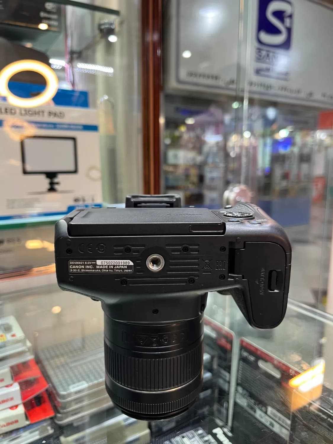 CANON 850D KIT 18-55 دوربین کارکرده در حد اکبند — تصویر ۵