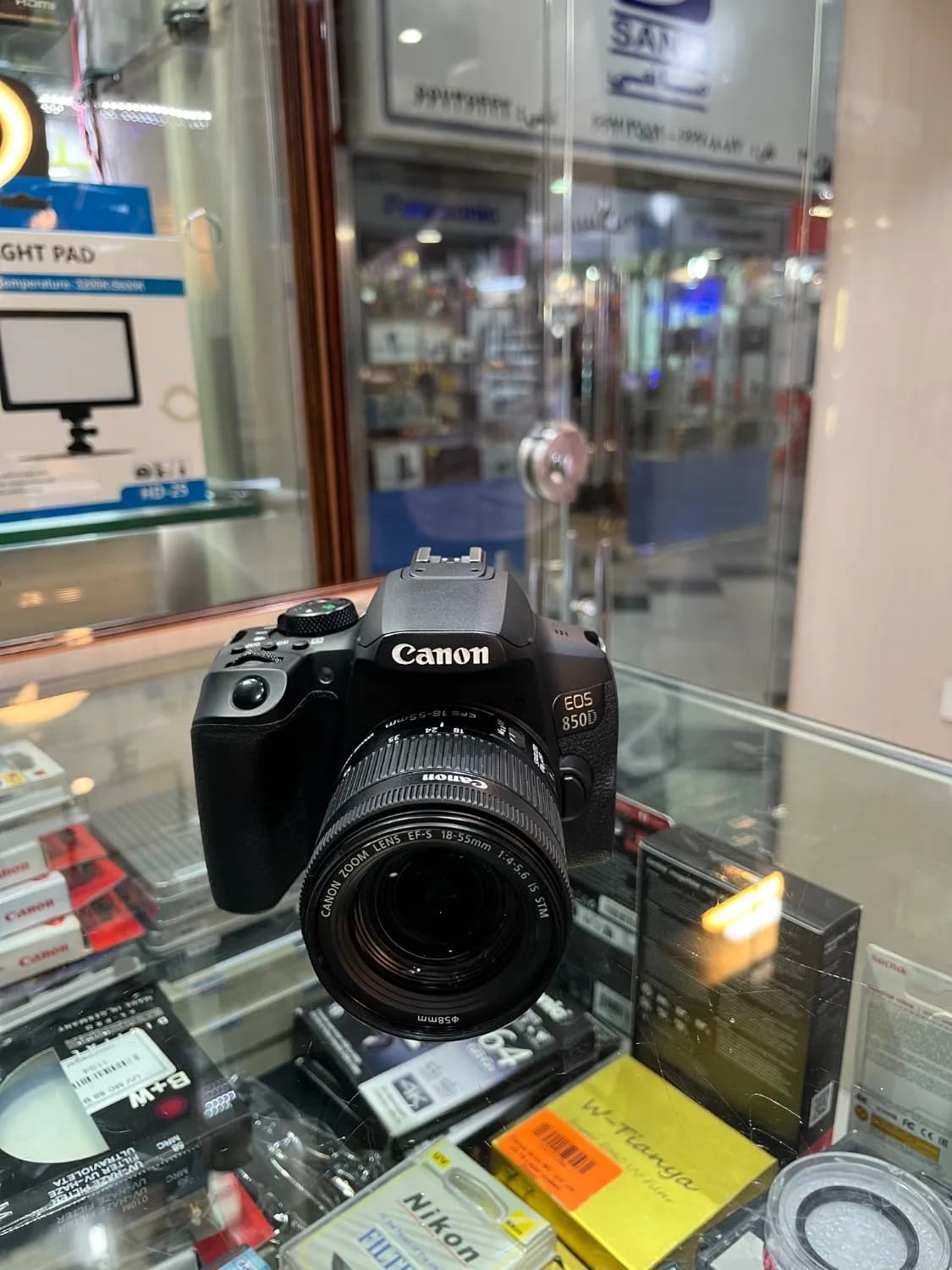 CANON 850D KIT 18-55 دوربین کارکرده در حد اکبند