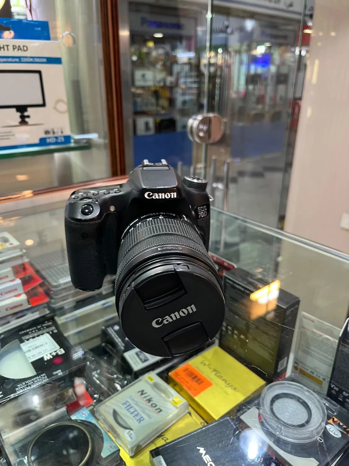 دوربین کارکردهCANON EOS 70D KIT 18-135mm — تصویر ۲