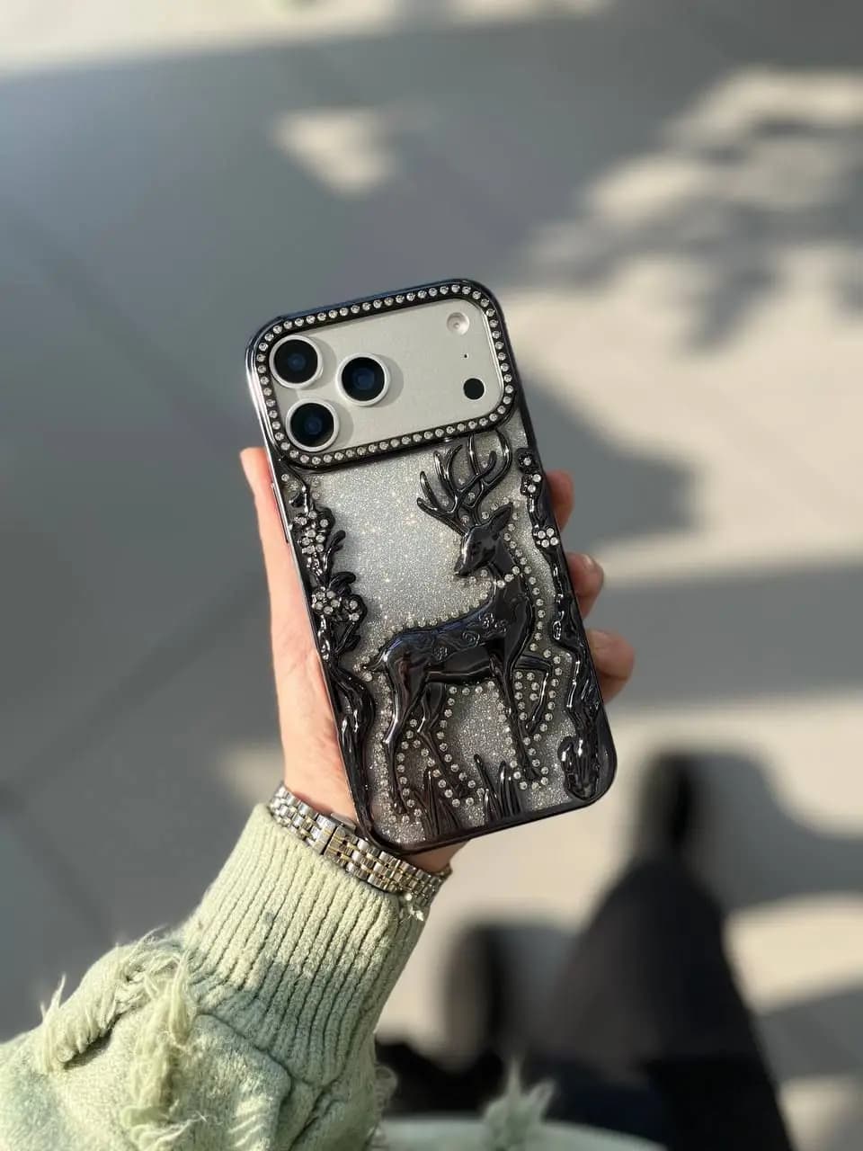 قاب گوزن آیفون 17 — تصویر ۴