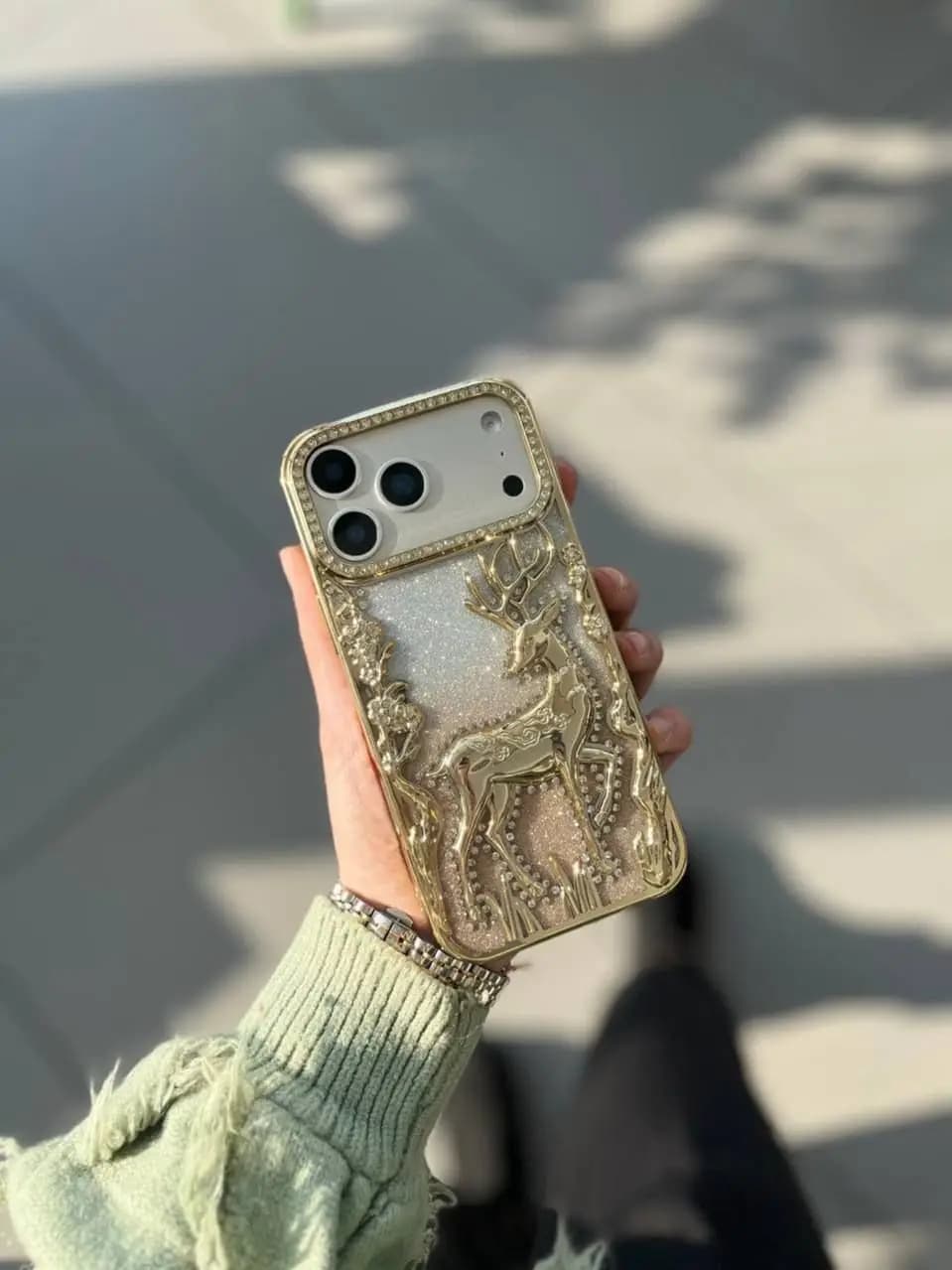 قاب گوزن آیفون 17 — تصویر ۵