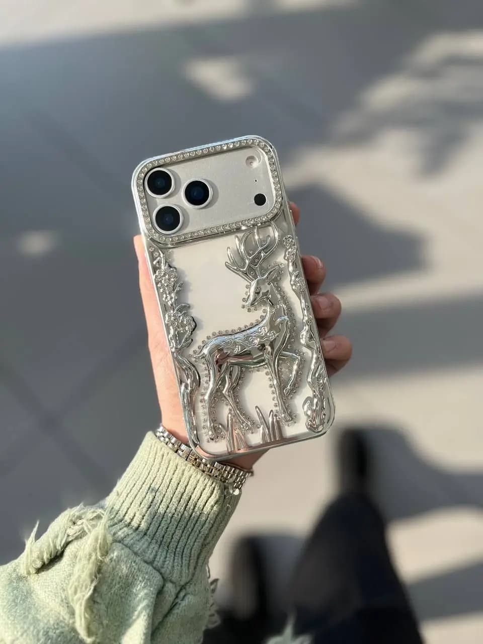 قاب گوزن آیفون 17 — تصویر ۶