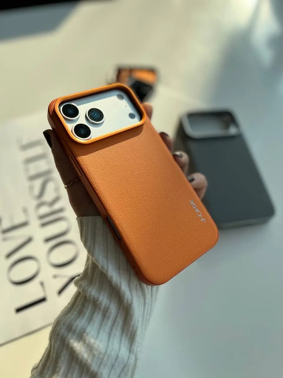 قاب چرم J-Case — تصویر ۵