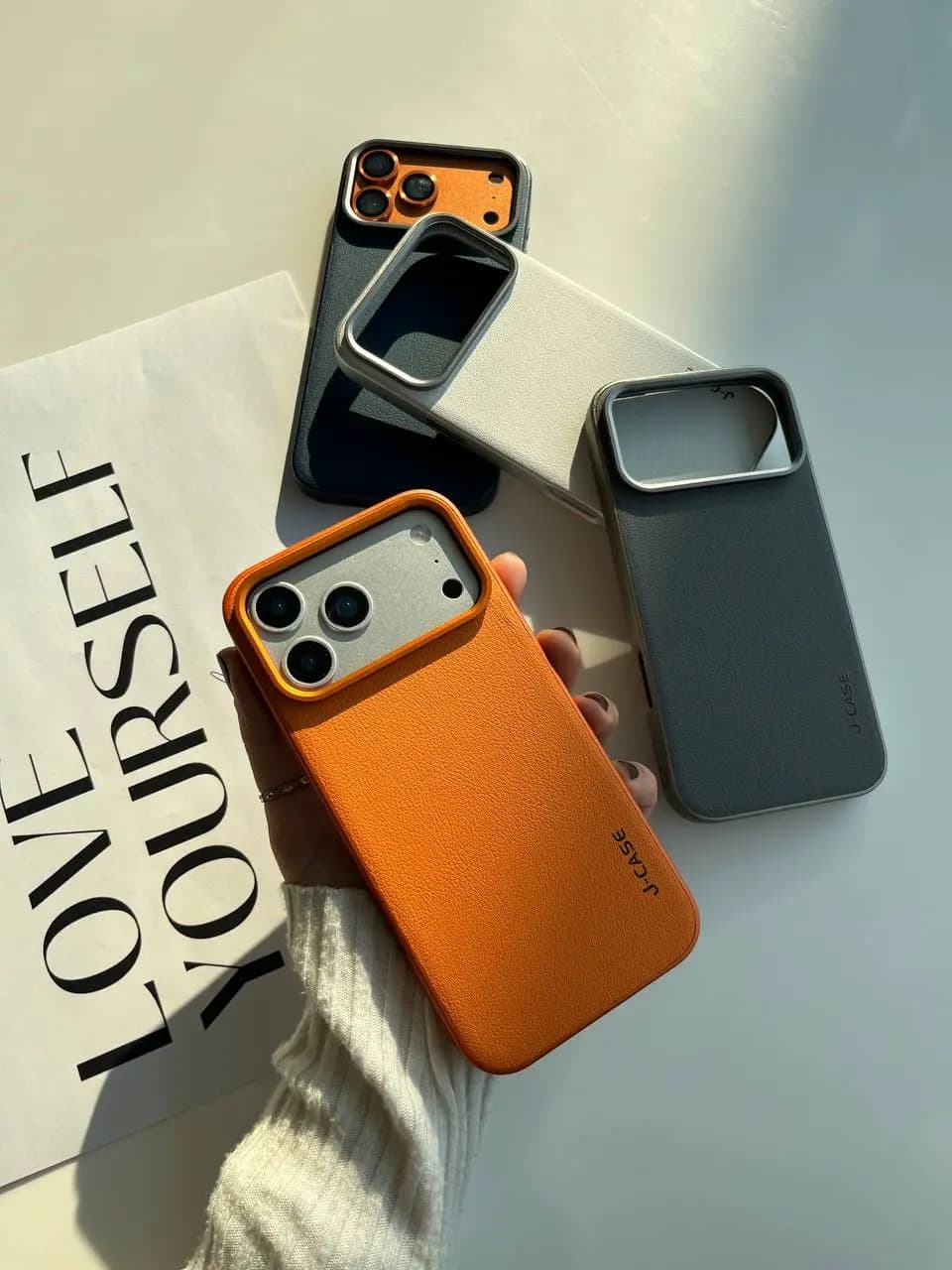 قاب چرم J-Case — تصویر ۴