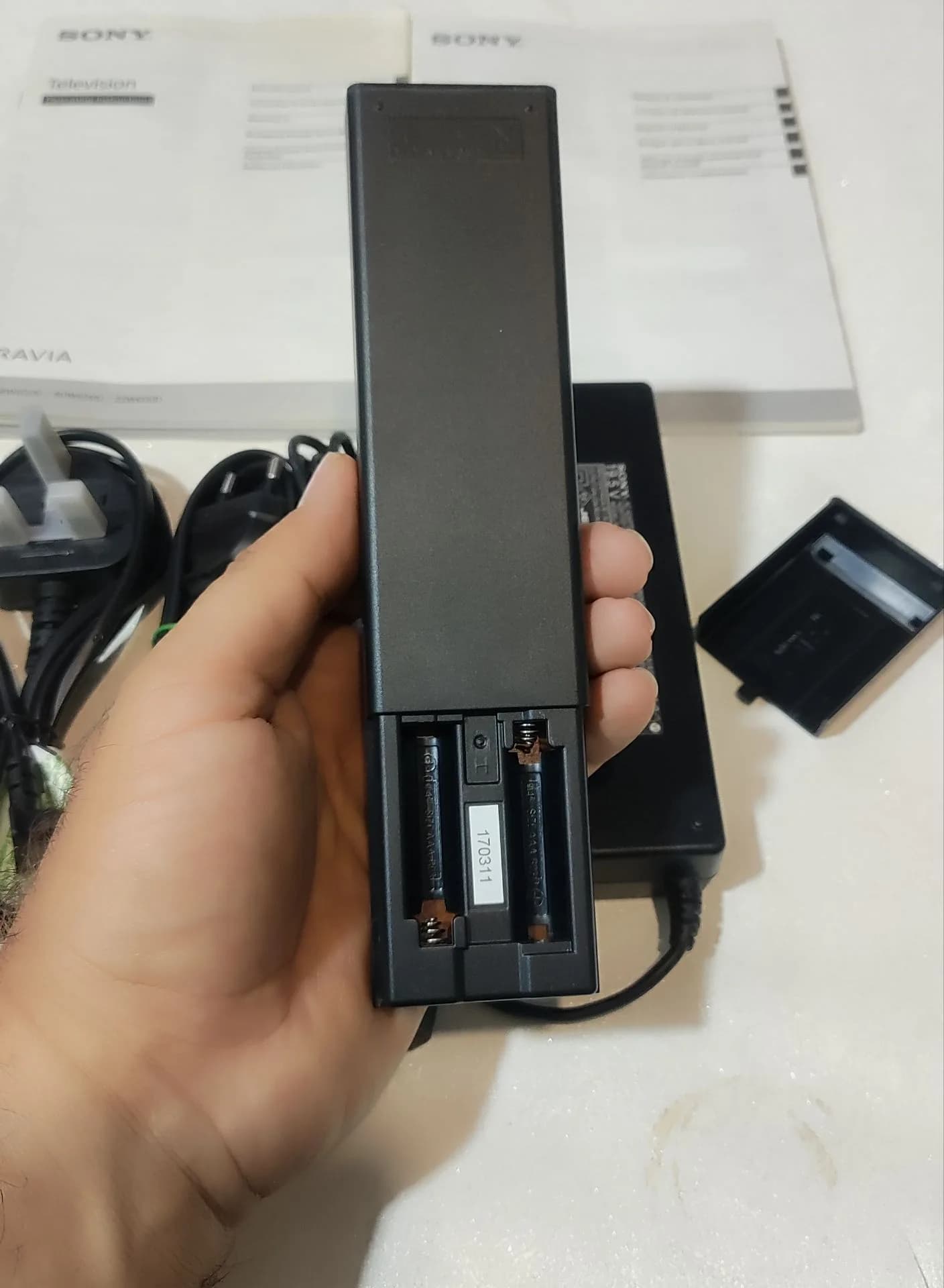 کنترل تلویزیون سونی RMT-TX201P اصل سر کارتنی با آداپتور و کابل رابط — تصویر ۴